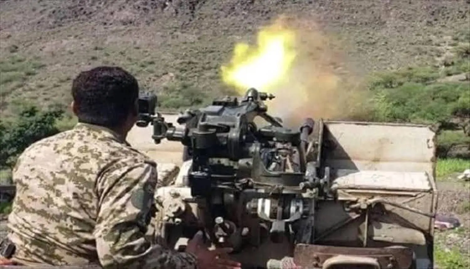 Yemeni army forces battle the Houthis in a war of attrition on the Taiz fronts (Military Media) 