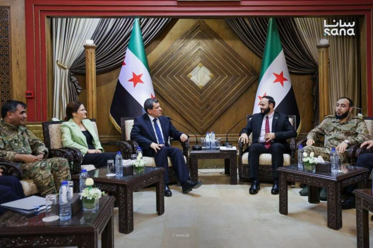 من اللقاء في مركز محافظة حلب (سانا)