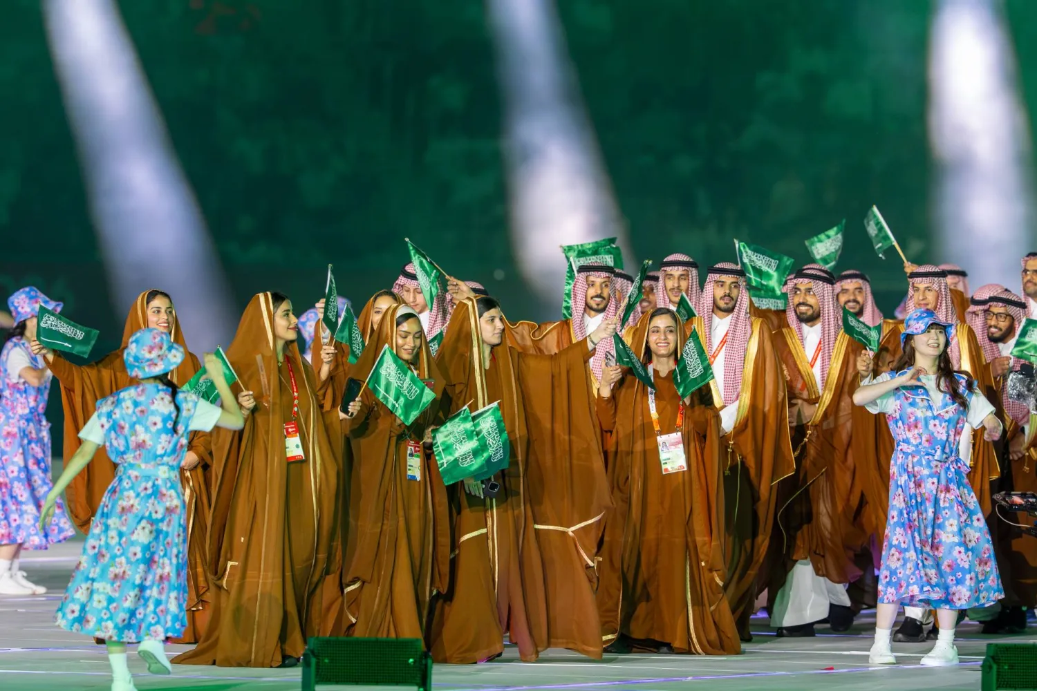 البعثة السعودية خلال مسيرة العرض (الشرق الأوسط)