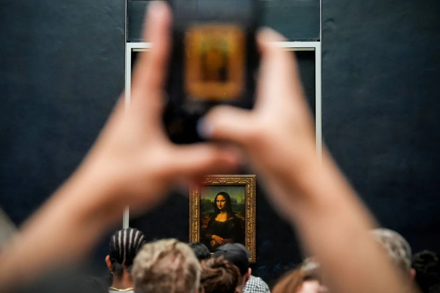  A person photographs Leonardo da Vinci's painting Mona Lisa at the Louvre museum, Aug. 31, 2025, in Paris. (AP)
