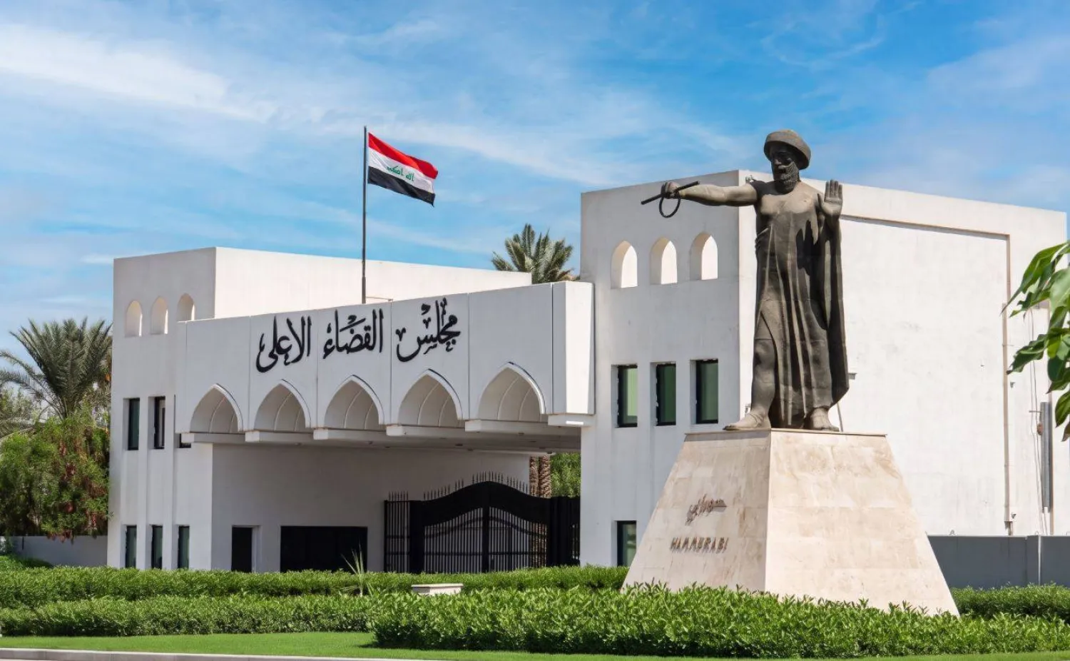 في الأعوام الماضية أصدرت محاكم عراقية أحكاماً بالإعدام والسجن مدى الحياة على خلفية الانتماء إلى «جماعة إرهابية» في قضايا إرهاب وقتل بحق أشخاص بينهم أجانب (واع)