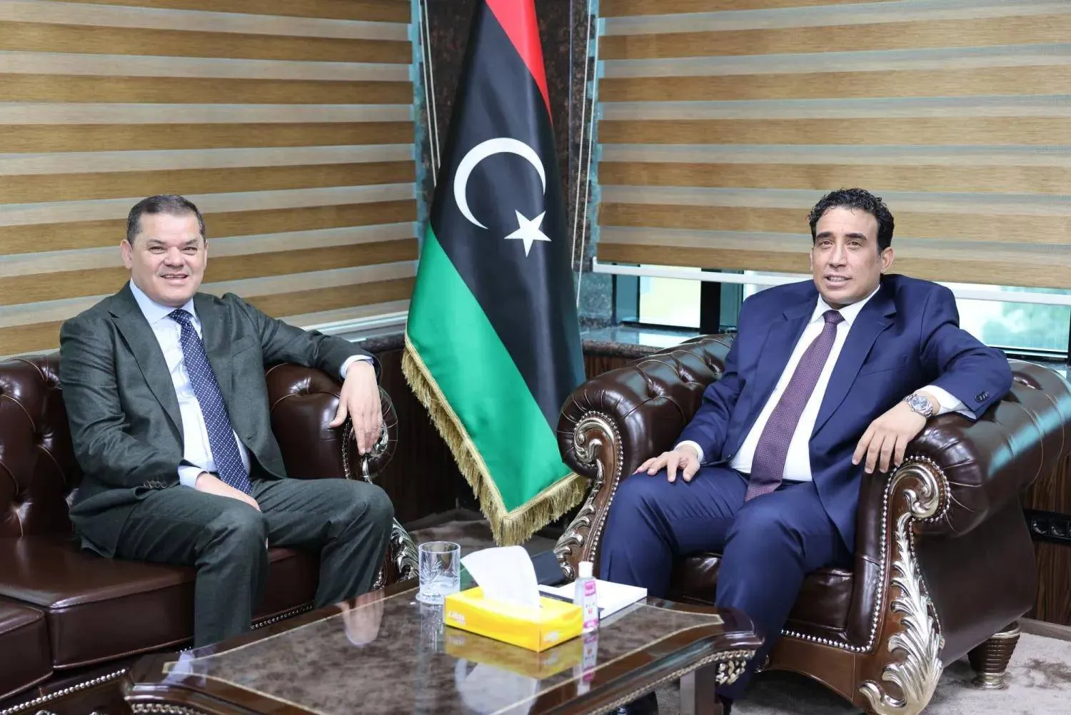 اجتماع سابق بين المنفي رئيس المجلس الرئاسي الليبي والدبيبة رئيس «الوحدة» في طرابلس (أرشيفية من المجلس الرئاسي)