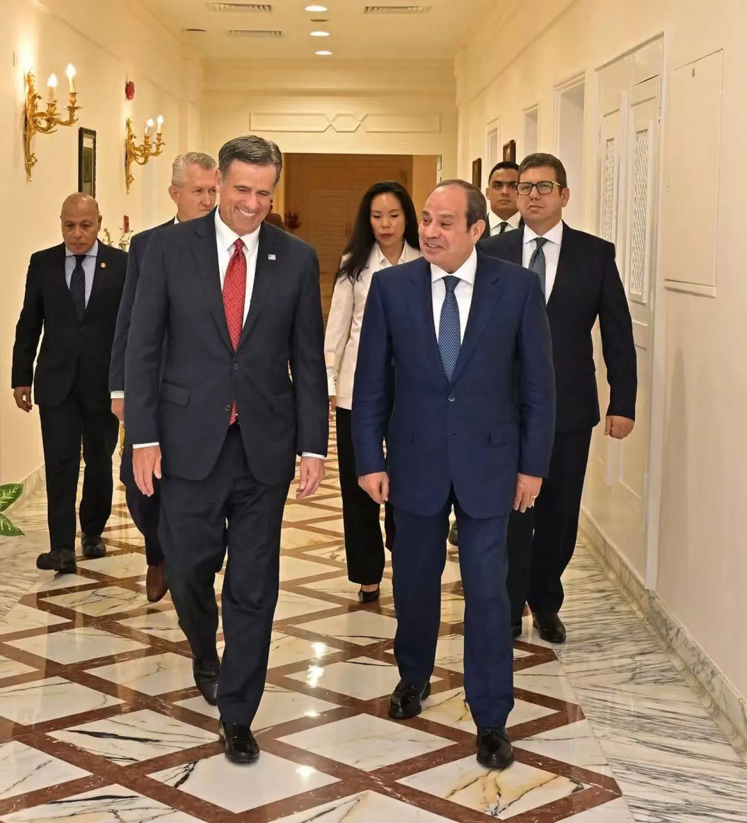 الرئيس المصري عبد الفتاح السيسي يستقبل مدير وكالة الاستخبارات المركزية الأميركية (الرئاسة المصرية)