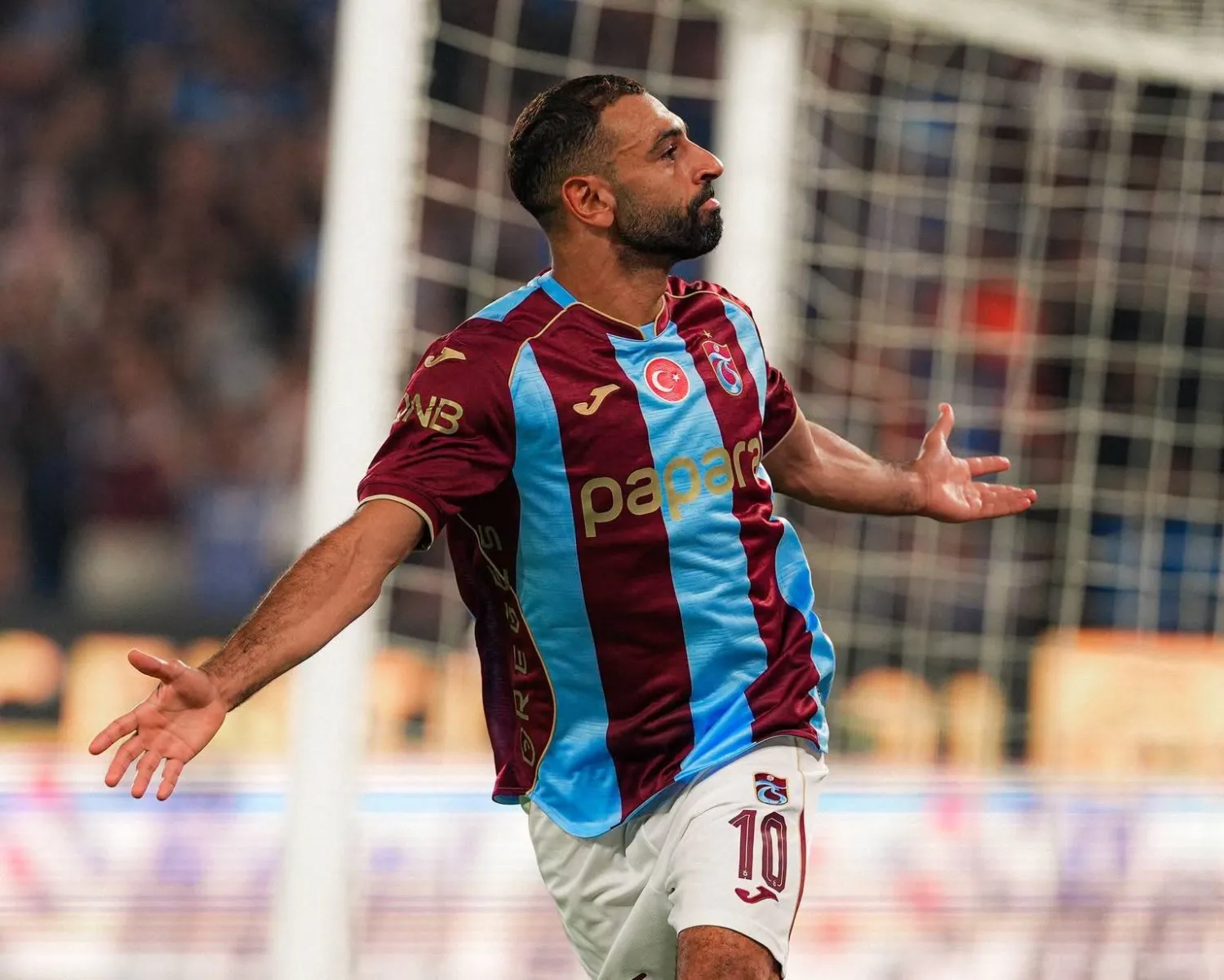 النجم المصري محمد صلاح يواصل مسيرته الاستثنائية في الملاعب التركية (حساب طرابزون سبور على فيسبوك)