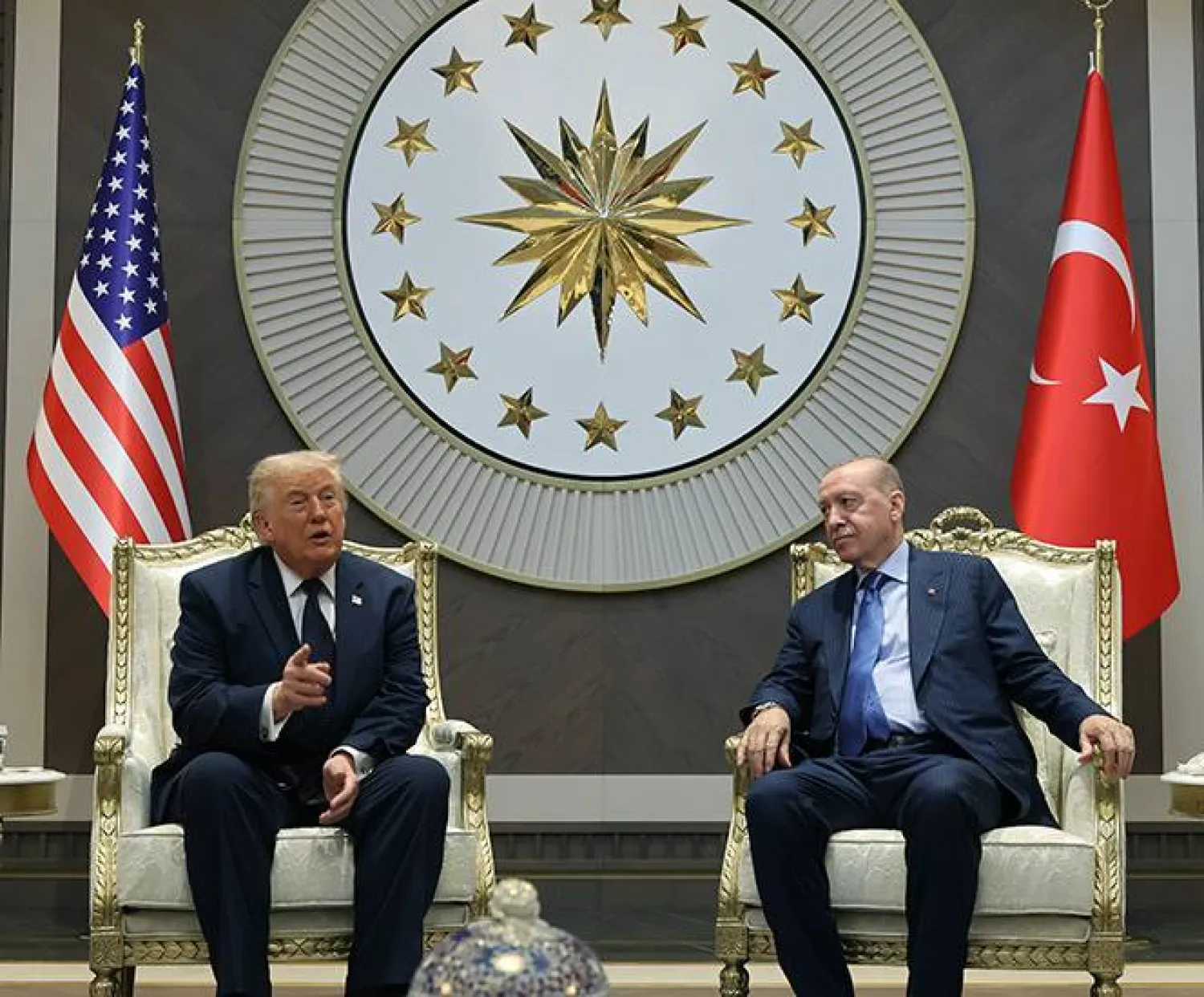 وعد الرئيس الأميركي دونالد ترمب خلال لقائه نظيره التركي رجب طيب إردوغان قبل انطلاق قمة حلف شمال الأطلسي (ناتو) في أنقرة 7 يوليو الماضي برفع عقوبات «كاتسا» عن تركيا (الرئاسة التركية)