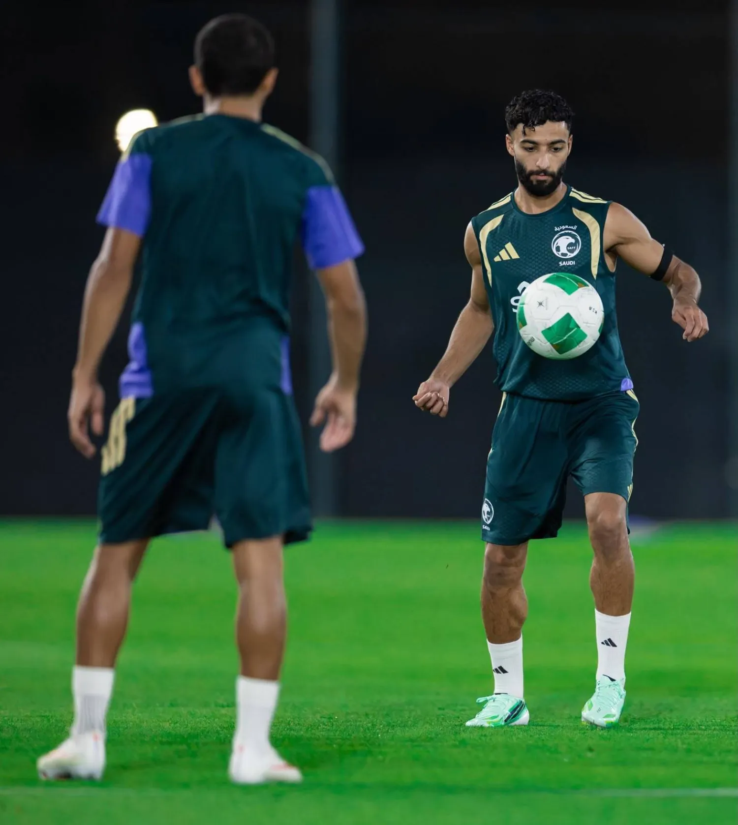 صالح أبو الشامات لاعب الأهلي بعد انضمامه إلى معسكر المنتخب السعودي (المنتخب السعودي)