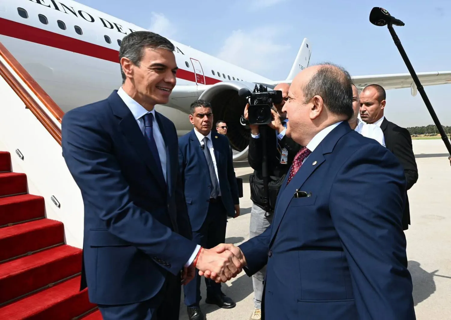 الوزير الأول الجزائري خلال استقبال رئيس الحكومة الإسبانية في 20 يوليو 2026 (الوزارة الأولى الجزائرية)