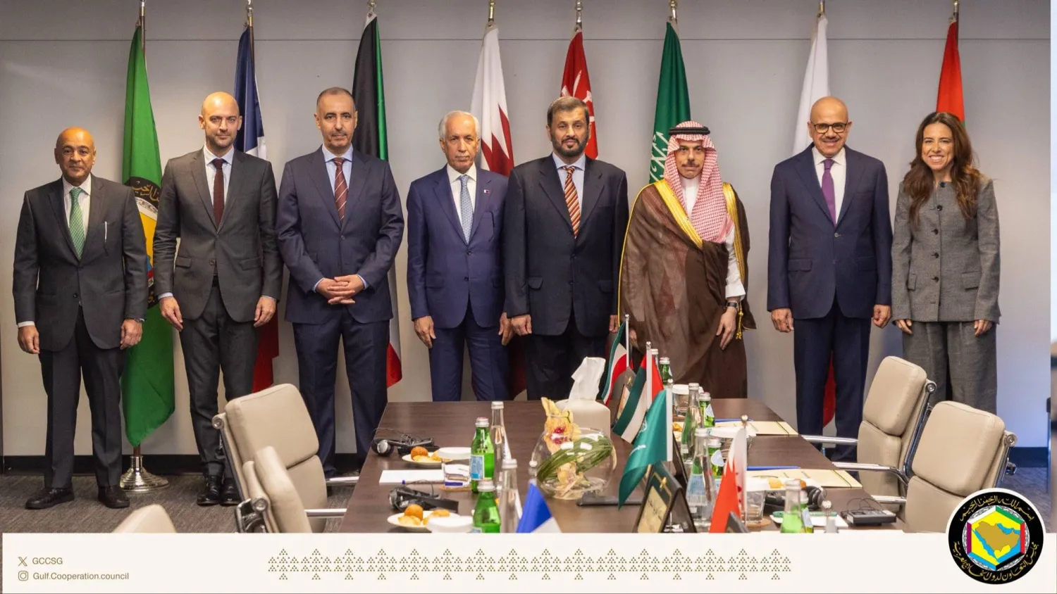 الوزراء في صورة جماعية عقب الاجتماع في مدينة نيويورك الاثنين (التعاون الخليجي)