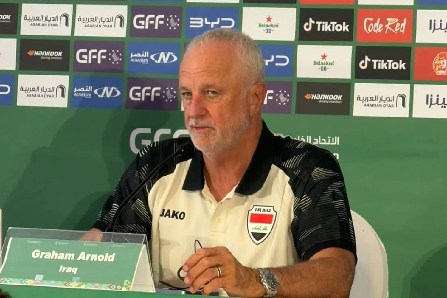 غراهام أرنولد مدرب منتخب العراق (الشرق الأوسط)