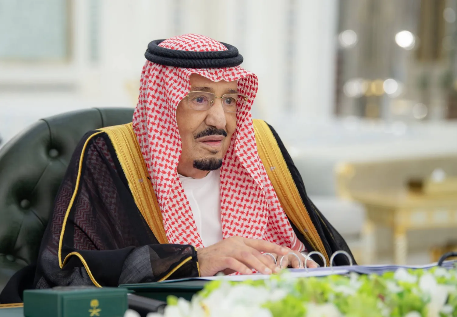خادم الحرمين الشريفين الملك سلمان بن عبد العزيز لدى ترؤسه جلسة مجلس الوزراء في جدة الثلاثاء (واس)