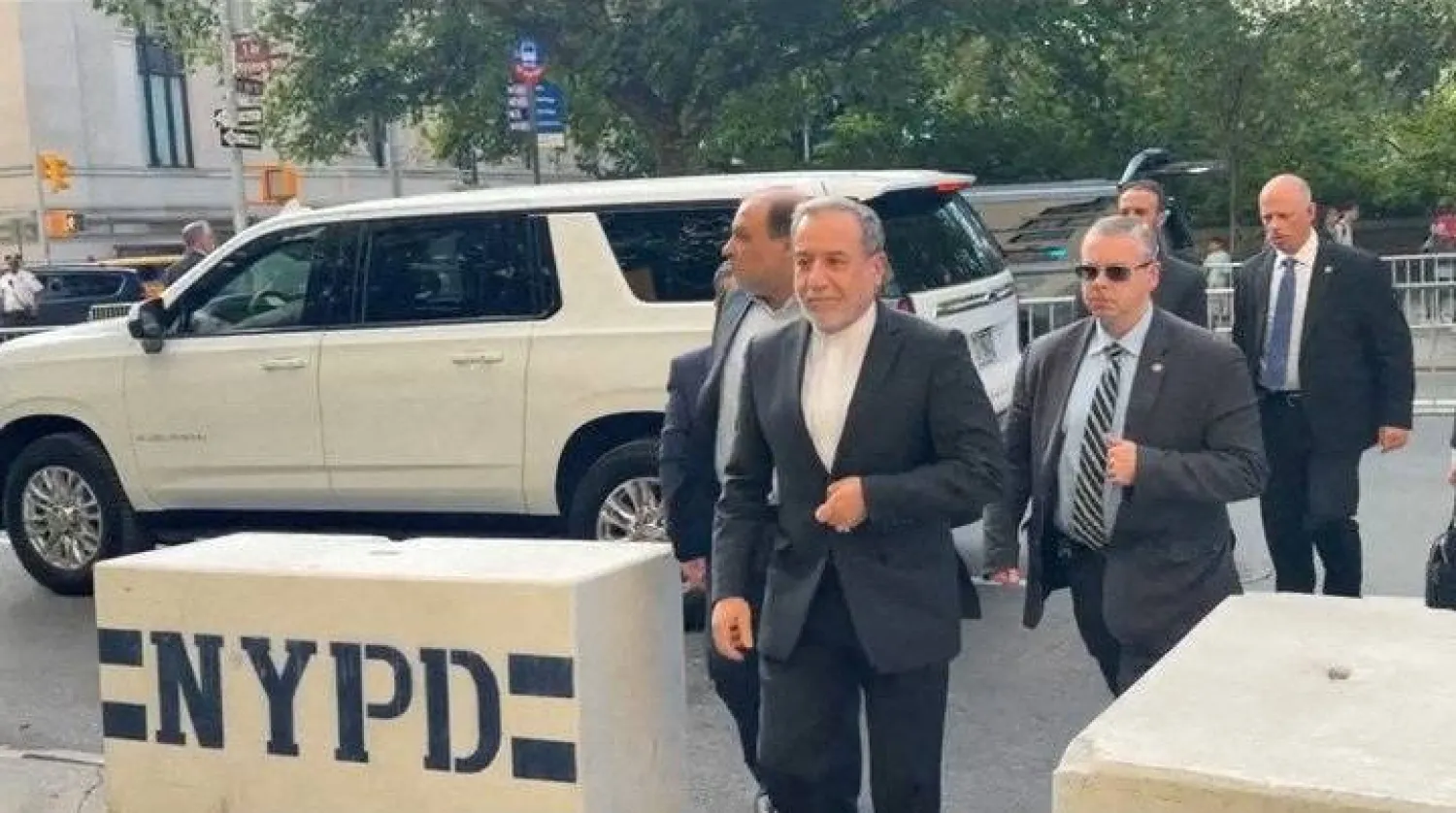وزير الخارجية الإيراني عباس عراقجي وهو يصل لحضور الدورة 81 للجمعية العامة للأمم المتحدة في مدينة نيويورك 22 سبتمبر 2026 (رويترز)
