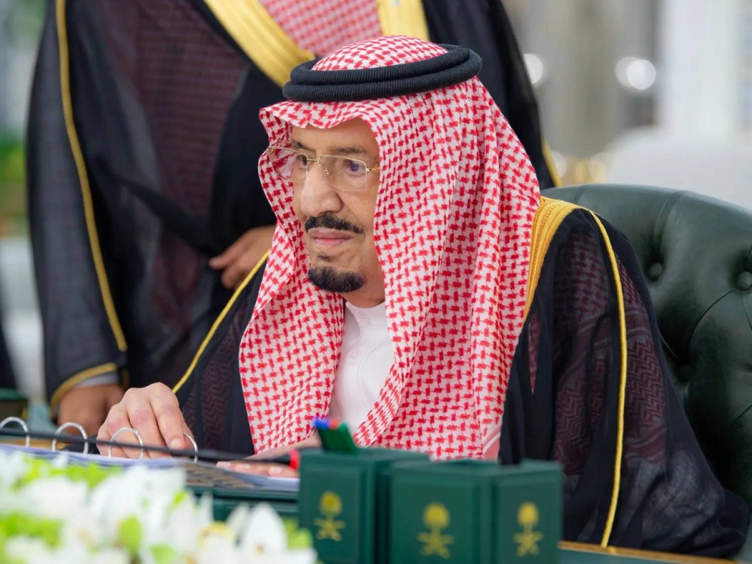 خادم الحرمين الشريفين الملك سلمان بن عبد العزيز لدى ترؤسه جلسة مجلس الوزراء في جدة الثلاثاء (واس)