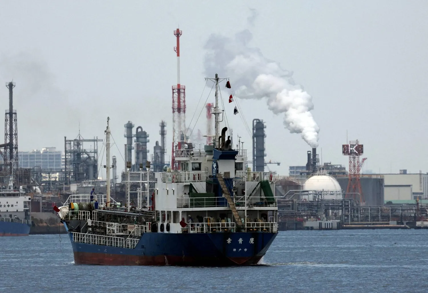 FILE PHOTO: A small tanker sails near an oil refinery, in the Keihin Industrial Zone in Kawasaki, south of Tokyo, Japan March 17, 2026.  REUTERS/Issei Kato/File Photo