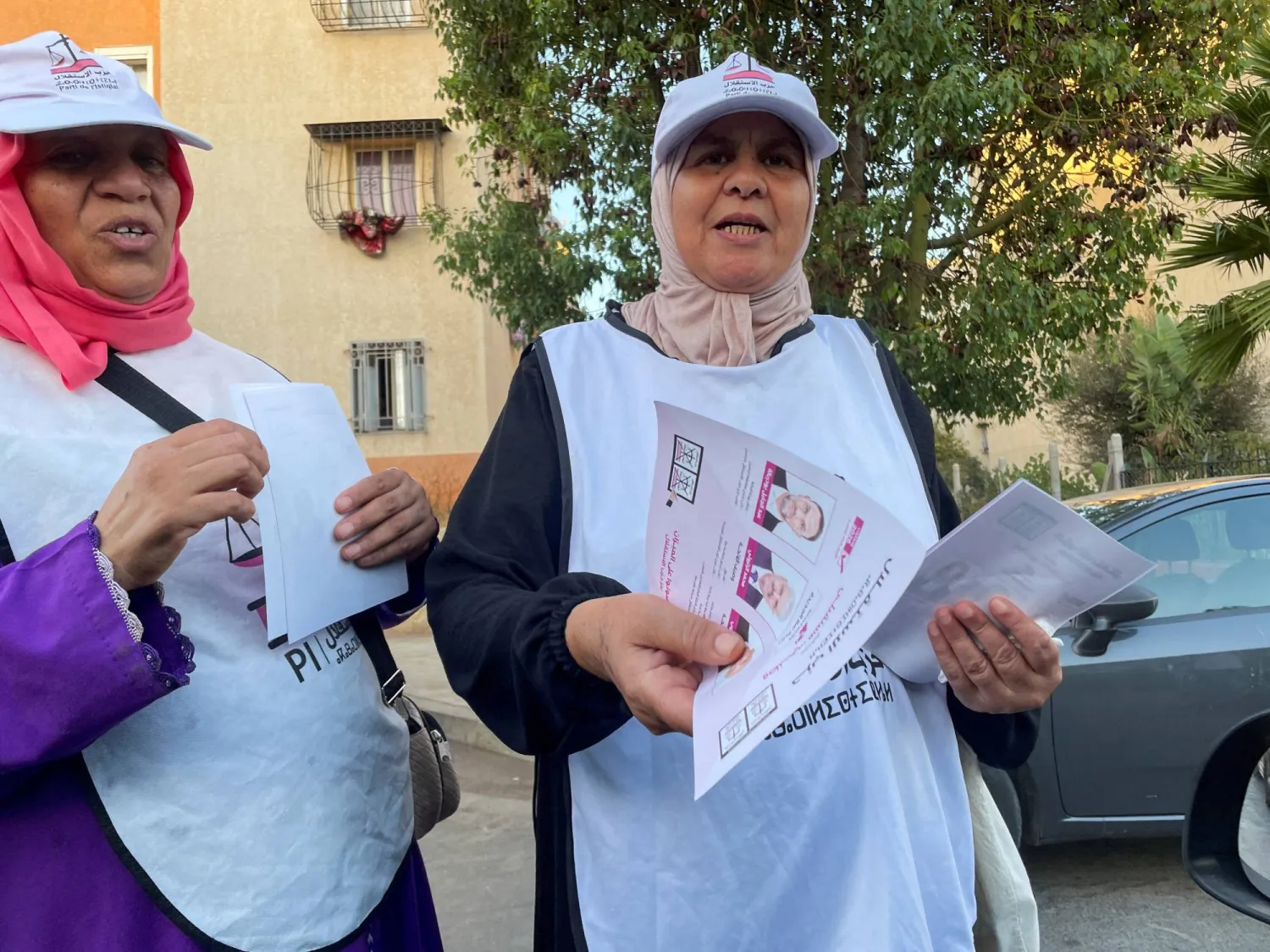 حملة نسائية لحزب الاستقلال في سلا الجديدة بالقرب من الرباط (رويترز)