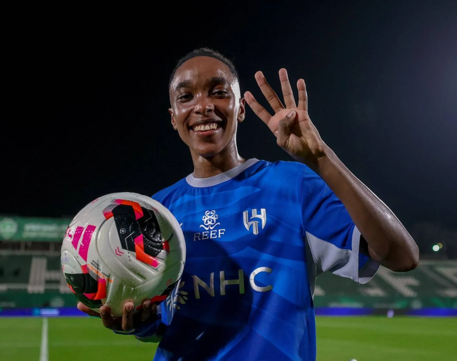 يترقب الهلال فرصة الاقتراب منهما عندما يلاقي الترجي متذيل الترتيب (نادي الهلال)
