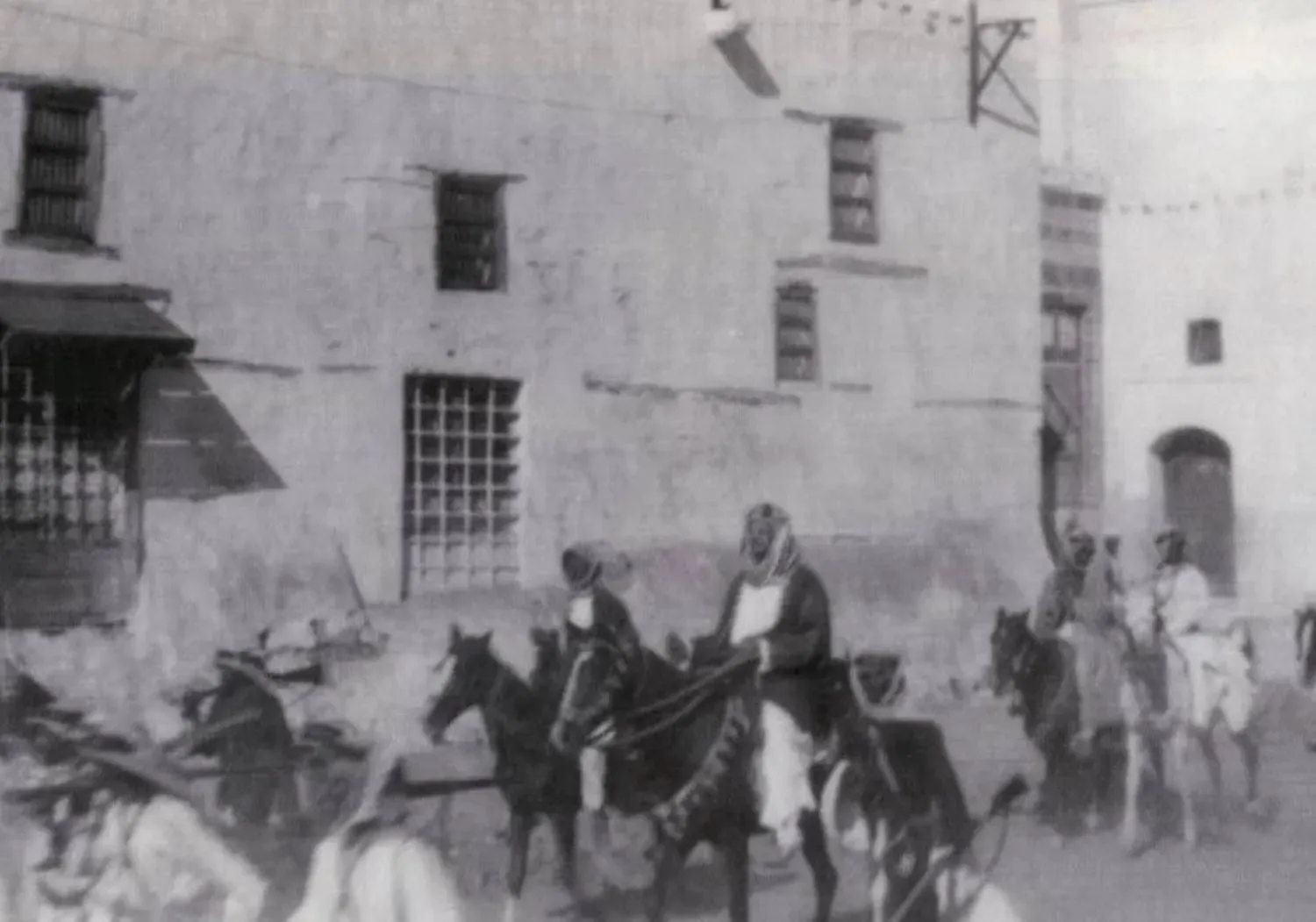 An early, rare photograph of King Abdulaziz in Makkah after he left the Grand Mosque (King Abdulaziz Foundation)