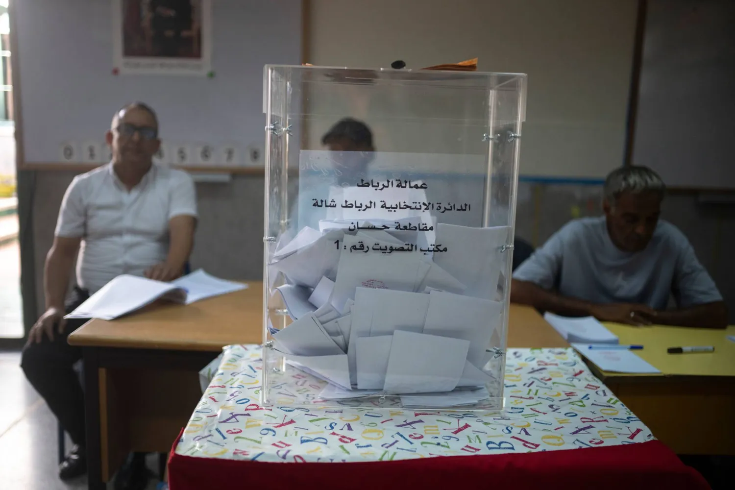 مركز اقتراع خلال الانتخابات التشريعية في الرباط (ا.ب)
