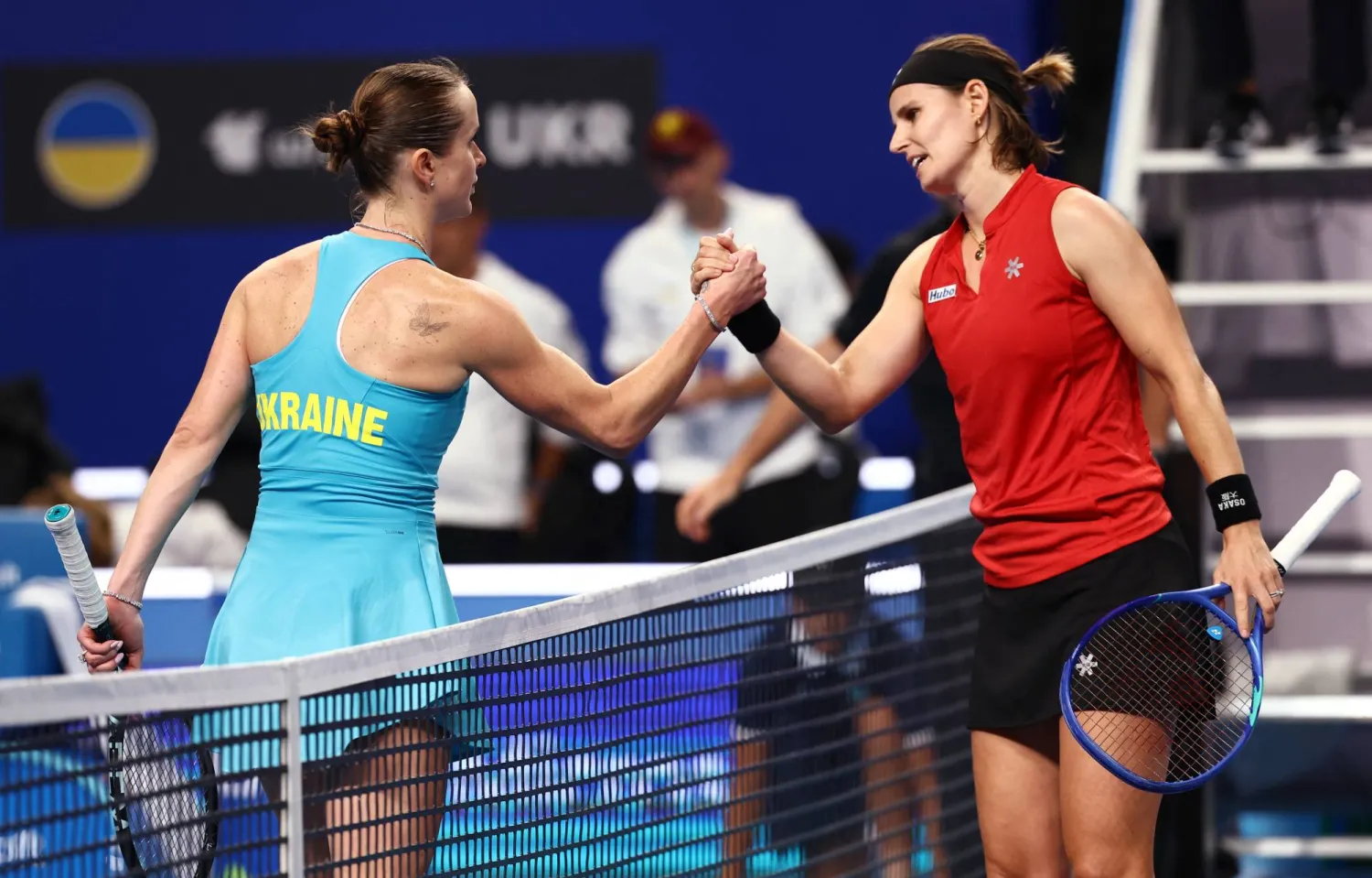 Tennis - Billie Jean King Cup Finals - Quarter Finals - Ukraine v Belgium - Shenzhen Bay Sports Centre Arena, Shenzhen, China - September 24, 2026 Belgium's Greet Minnen shakes hands with Ukraine's Elina Svitolina after winning her match REUTERS/Tingshu Wang