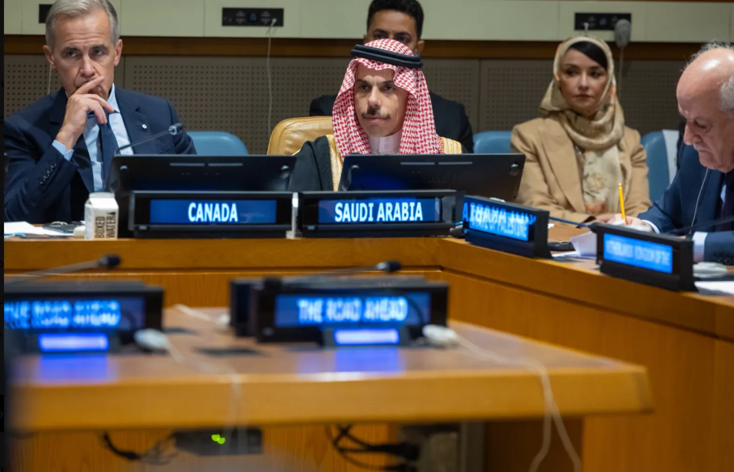 شاهزاده فیصل بن فرحان، وزیر خارجه پادشاهی عربی سعودی، در جریان مشارکت در ریاست نشست سطح بالای «راه پیش‌رو: یک سال پس از اعلامیه نیویورک و طرح صلح جامع» («وزارت خارجه سعودی»)