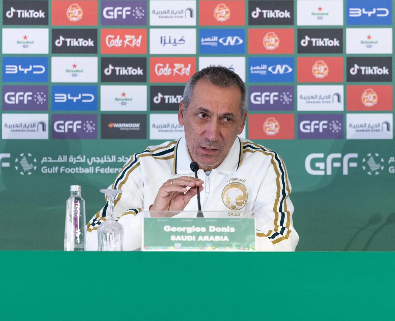 اليوناني دونيس مدرب المنتخب السعودي (المنتخب السعودي)