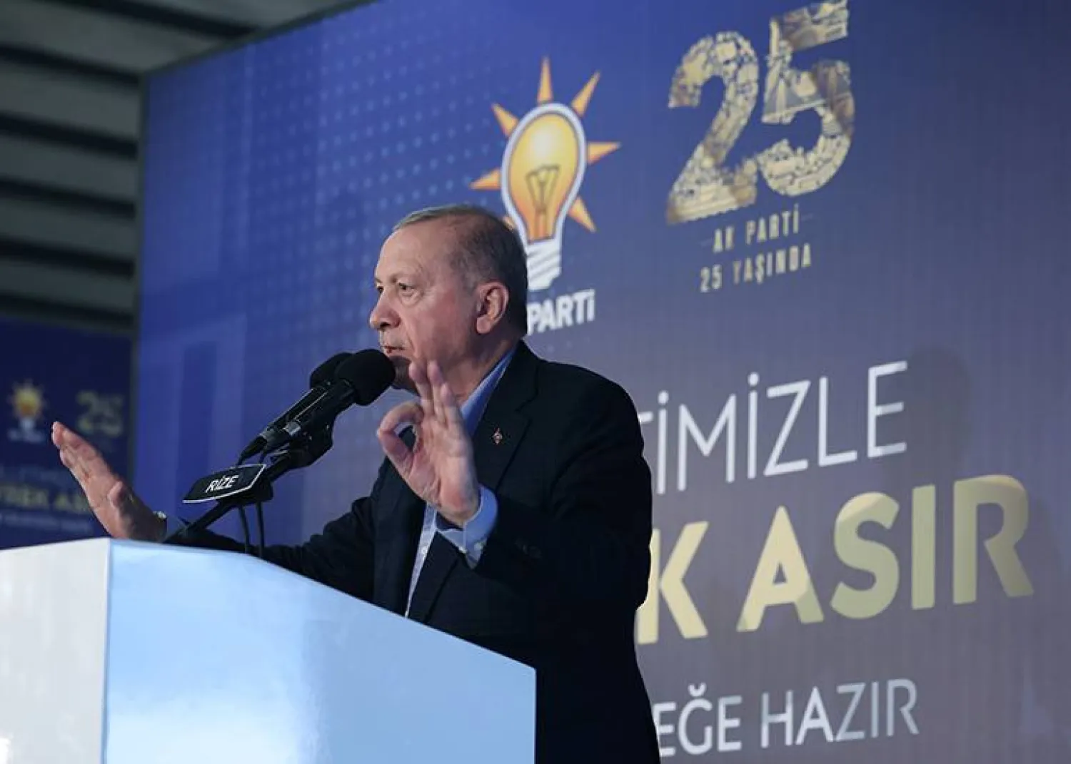تتصاعد النقاشات في تركيا حالياً بشأن احتمال إجراء انتخابات مبكرة تمكن الرئيس رجب طيب إردوغان من الترشح للرئاسة مجدداً (الرئاسة التركية)