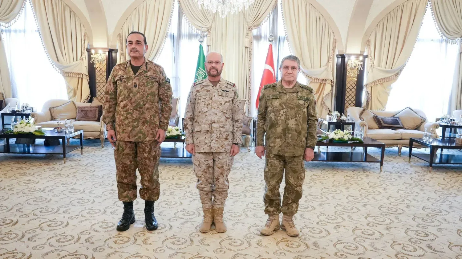 Suudi Arabistan, Türkiye ve Pakistan genelkurmay başkanları, cuma günü Riyad'daki toplantıda (Reuters)