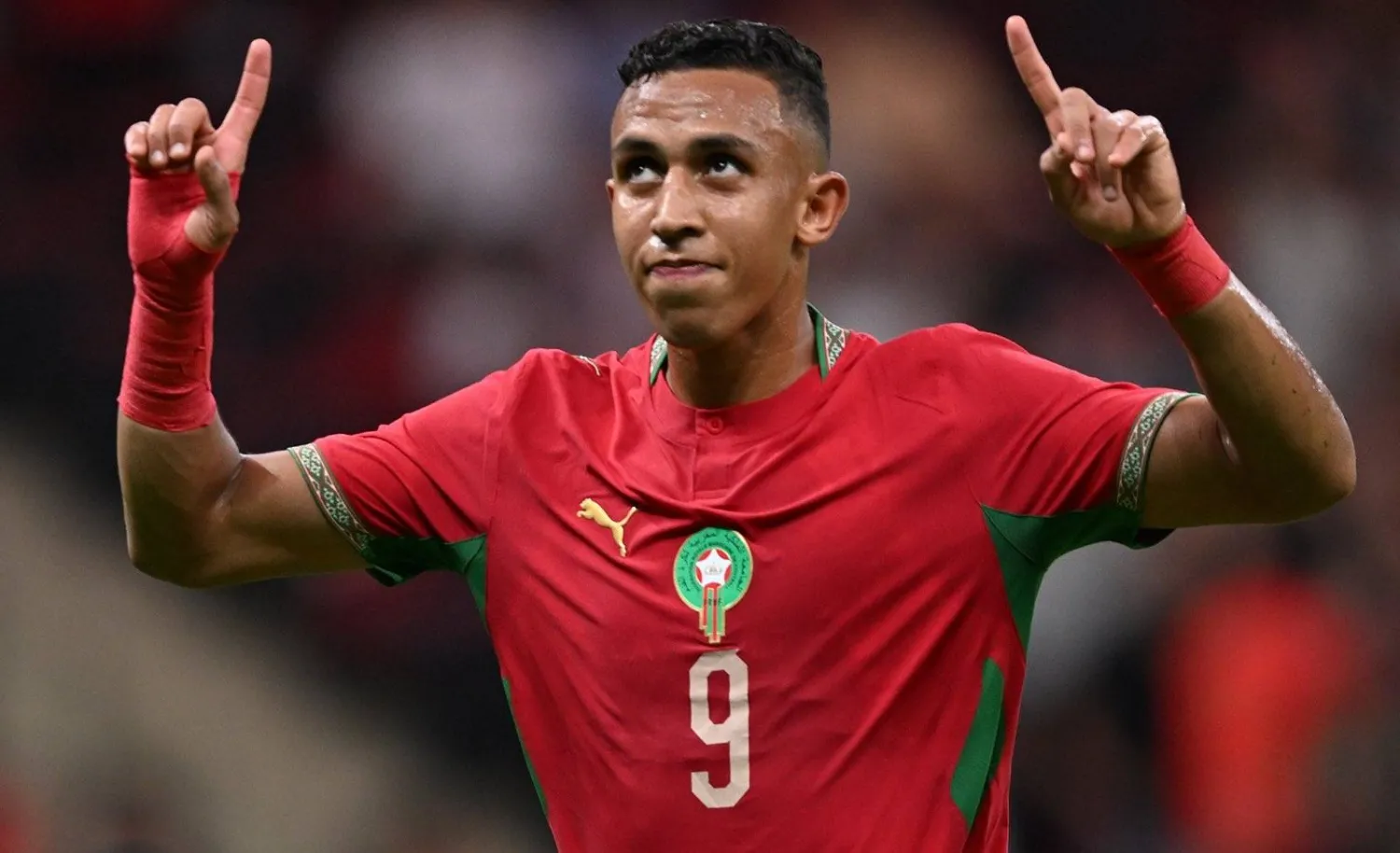 رحيمي محتفلا بهدفه في المباراة (منتخب المغرب)