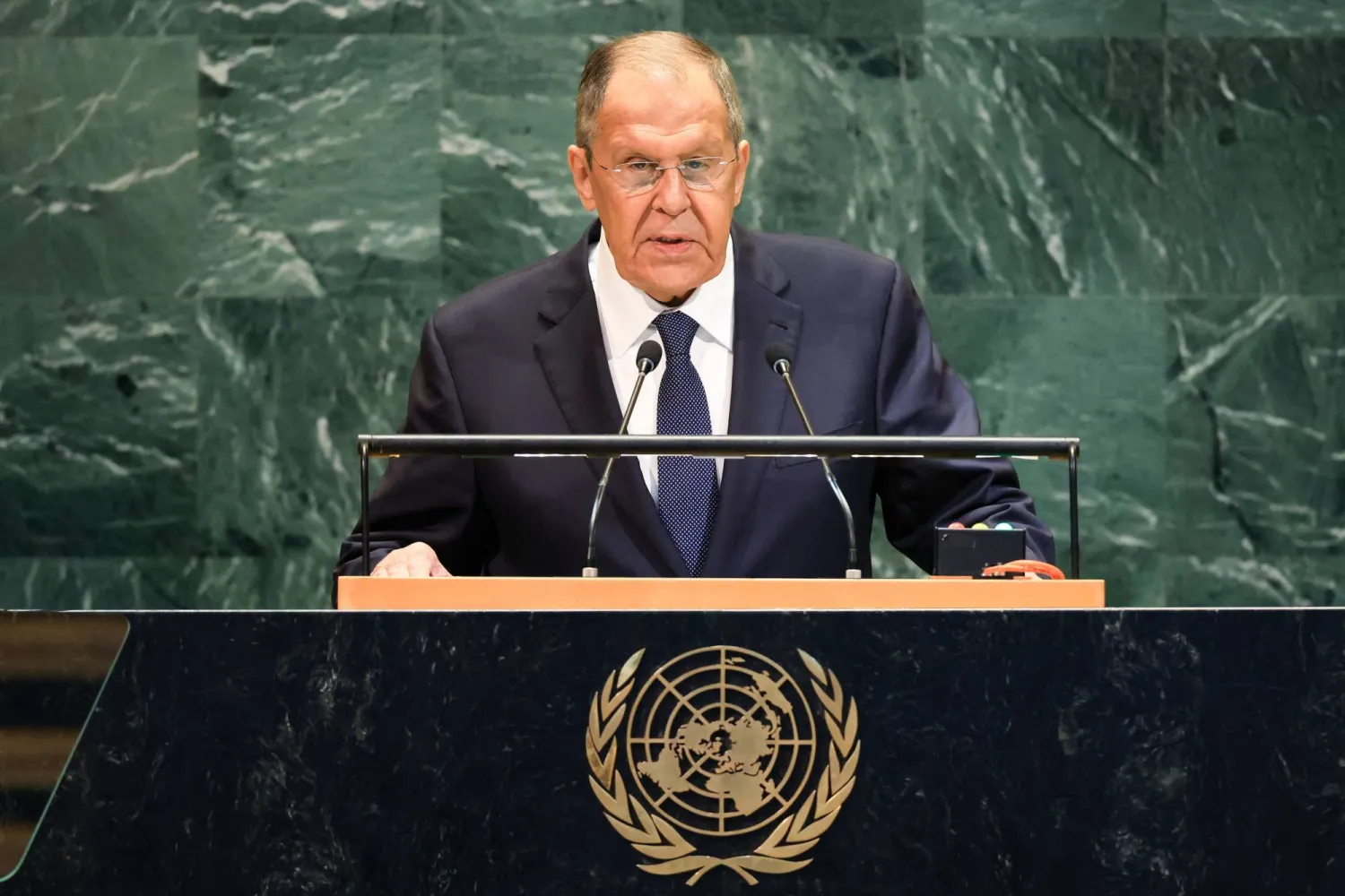 وزير الخارجية الروسي سيرغي لافروف يلقي كلمة أمام الجمعية العامة للأمم المتحدة في نيويورك (رويترز)
