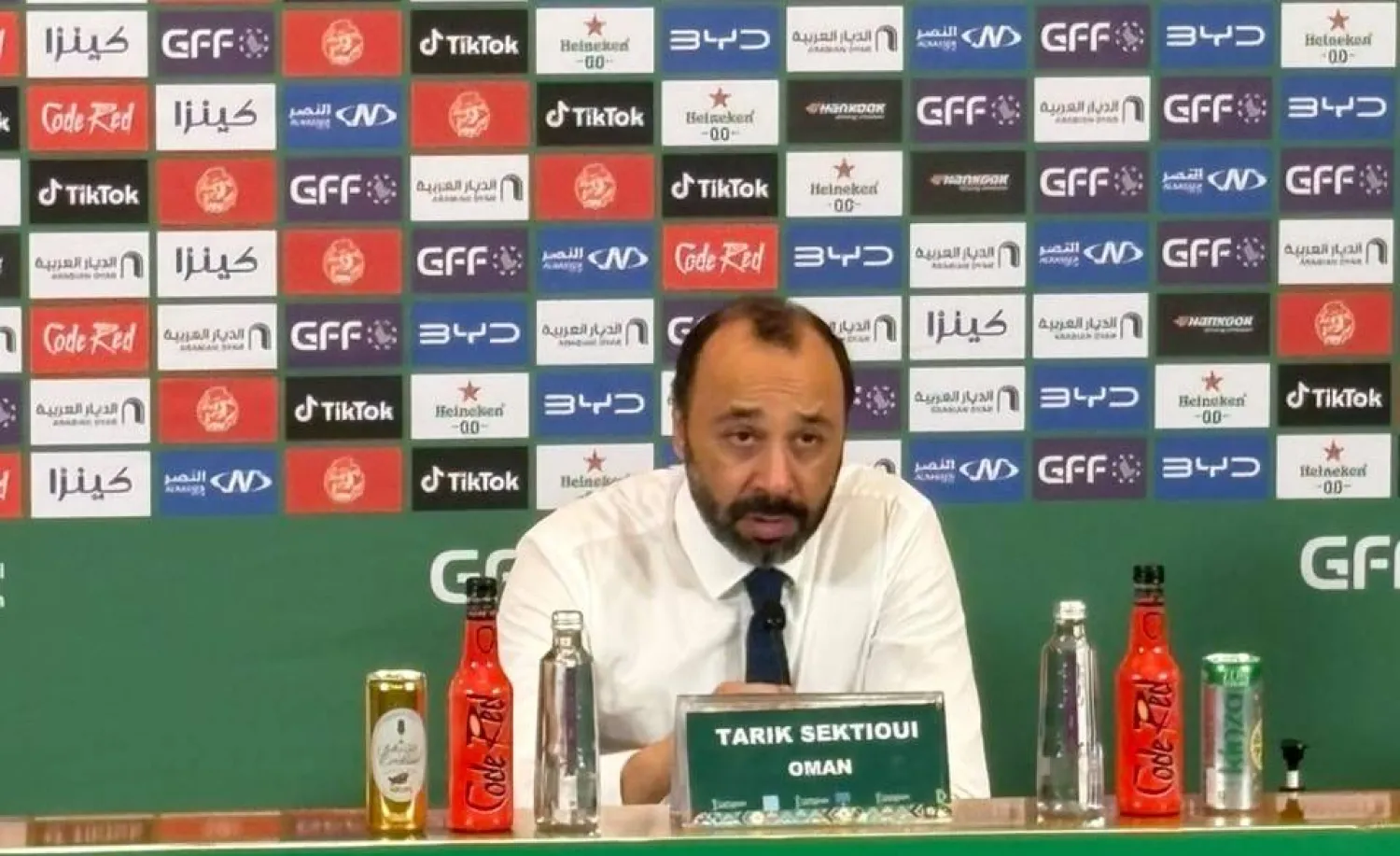المغربي طارق السكتيوي، المدير الفني للمنتخب العُماني (الشرق الأوسط) 