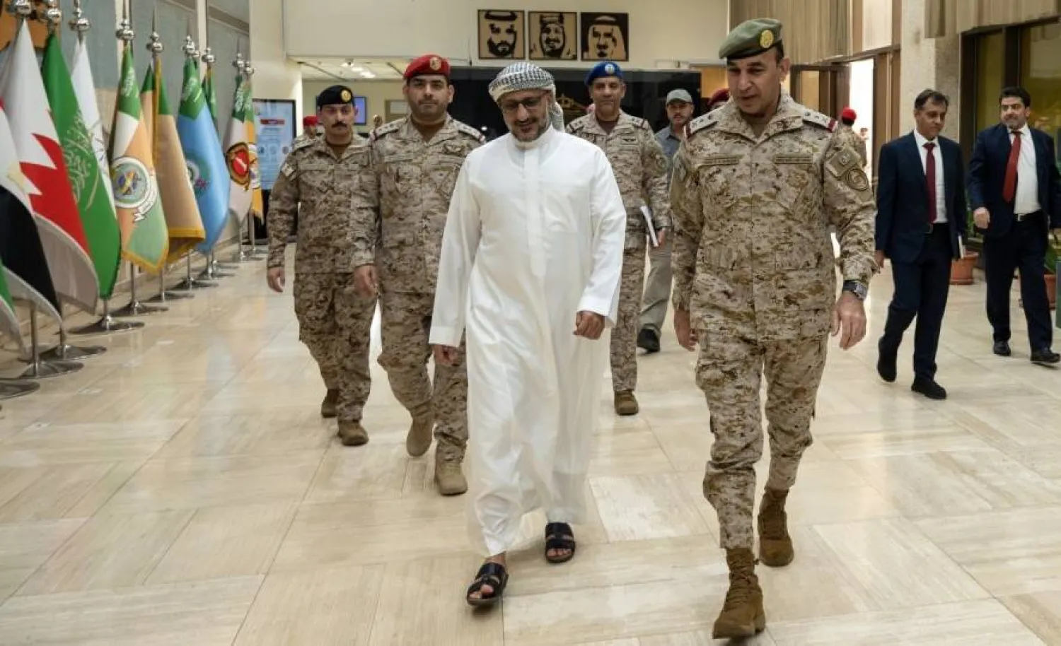 الفريق الركن فهد السلمان لدى لقائه الفريق أول ركن طارق صالح في الرياض يوم السبت (التحالف)