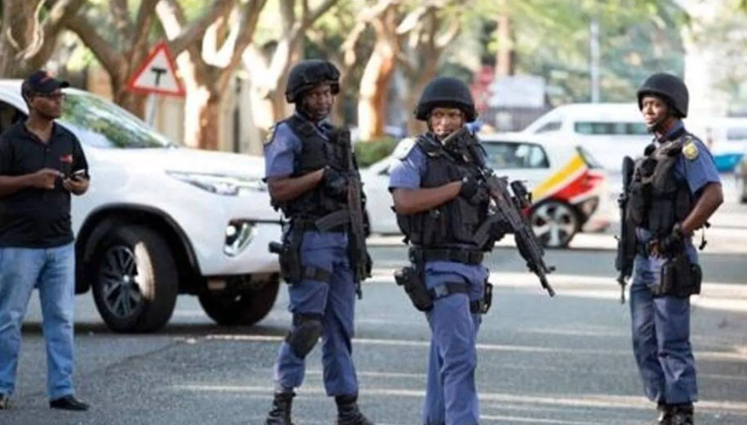 South African police officers during a raid in Johannesburg (Archive - Reuters)