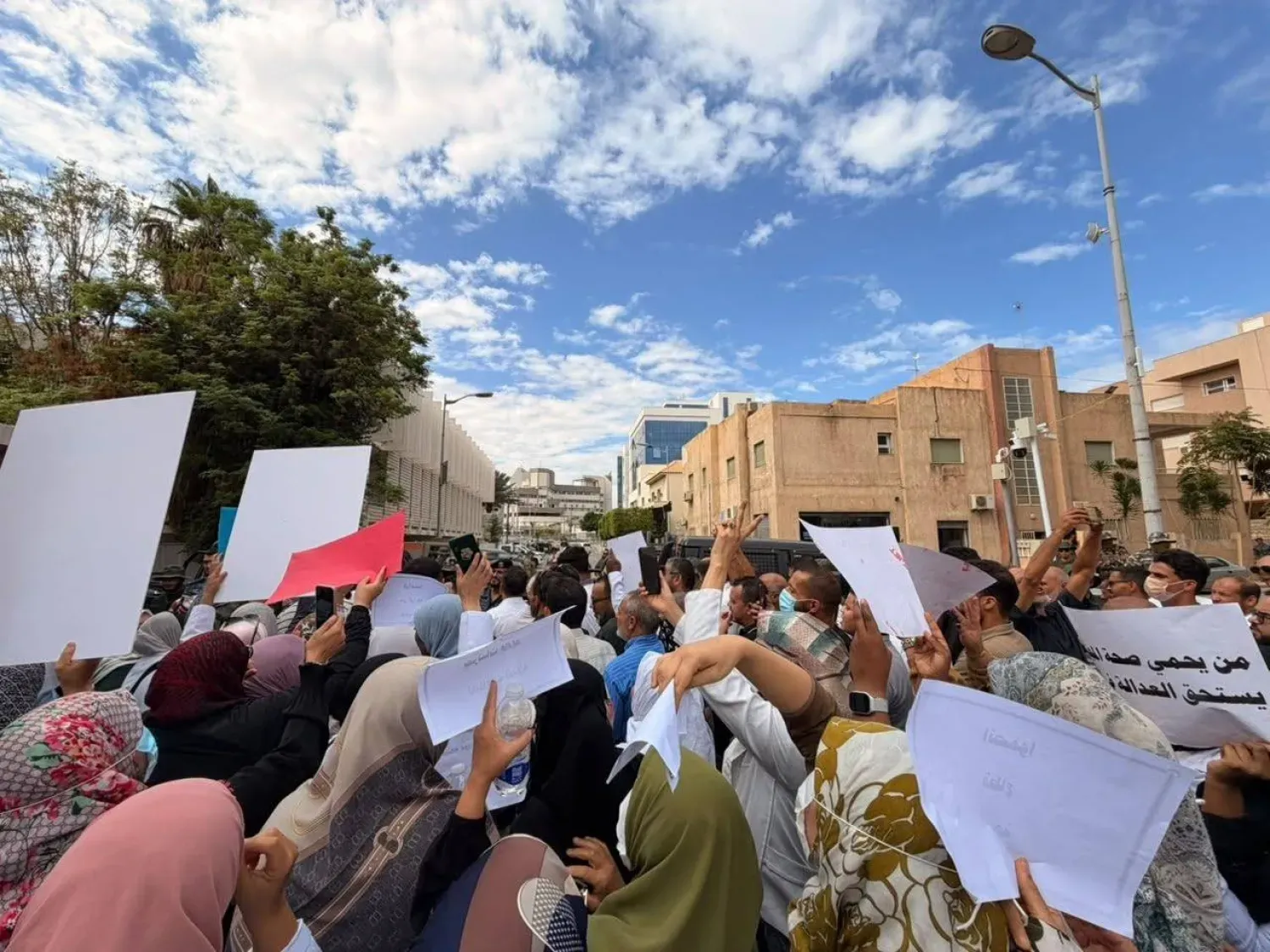Batı Libya’da sağlık sektörü çalışanlarının düzenlediği protesto gösterisinden, 28 Eylül 2026 (Libya Sağlık Sektörü Hareketi Birliği)