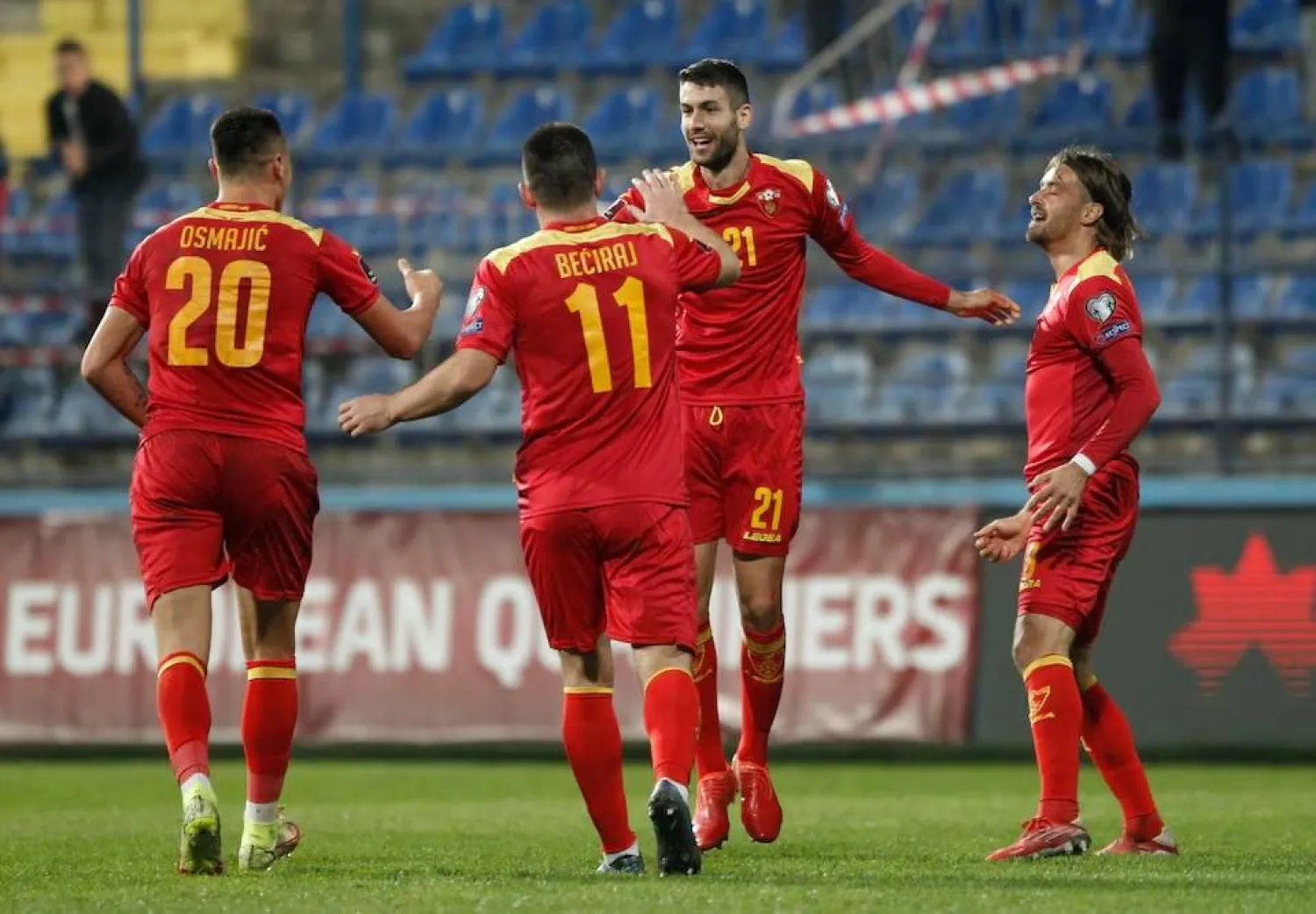 منتخب مونتينيغرو هزم أرمينيا بأرضها (رويترز)