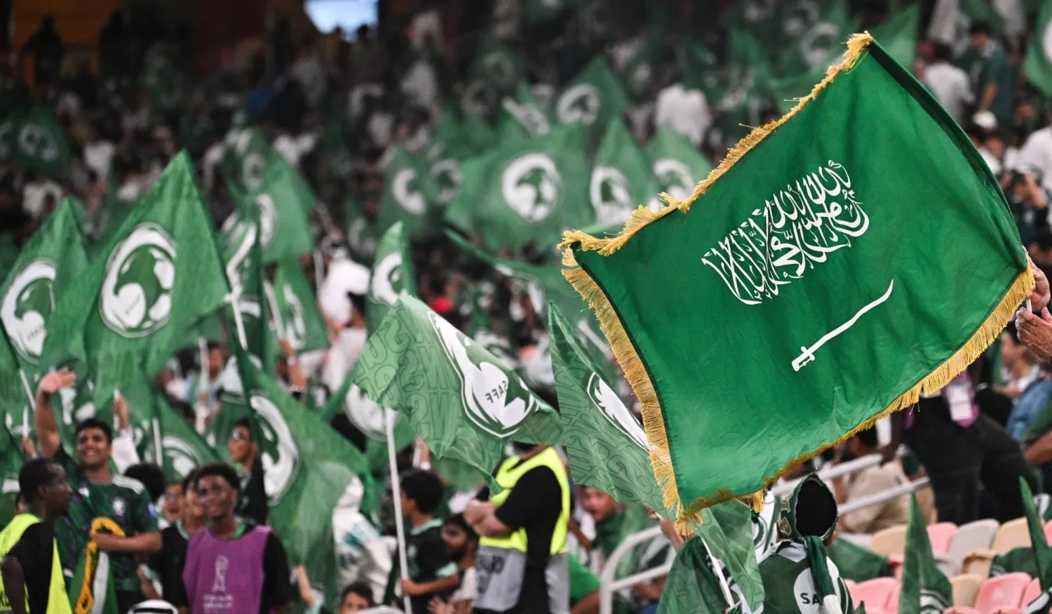 جماهير الأخضر سجلت حضورها خلف منتخبها في البطولة (تصوير: علي خمج)