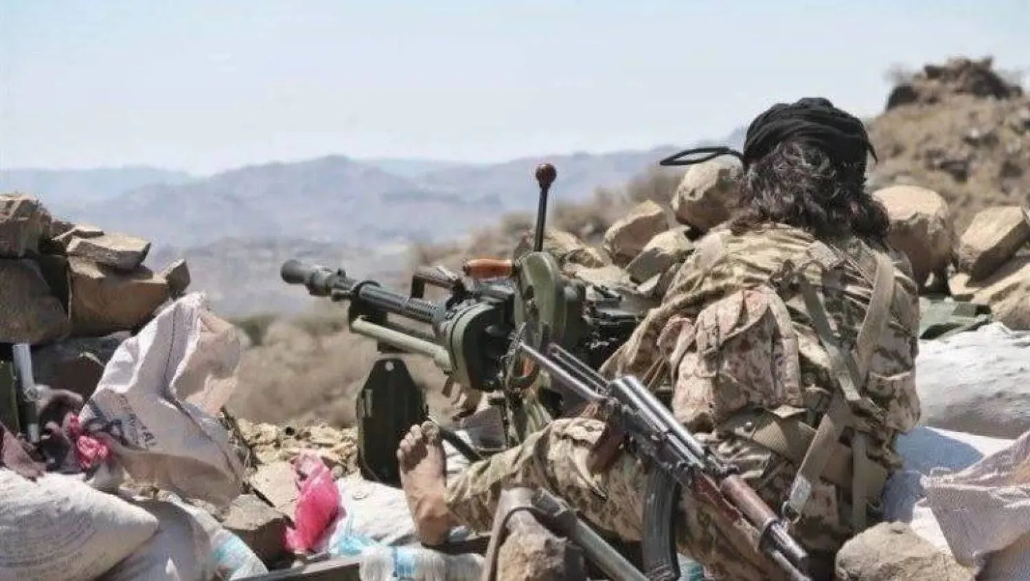 Fierce Houthi attacks on the Taiz and Lahj fronts are countered by Yemeni government forces (Military Media) 