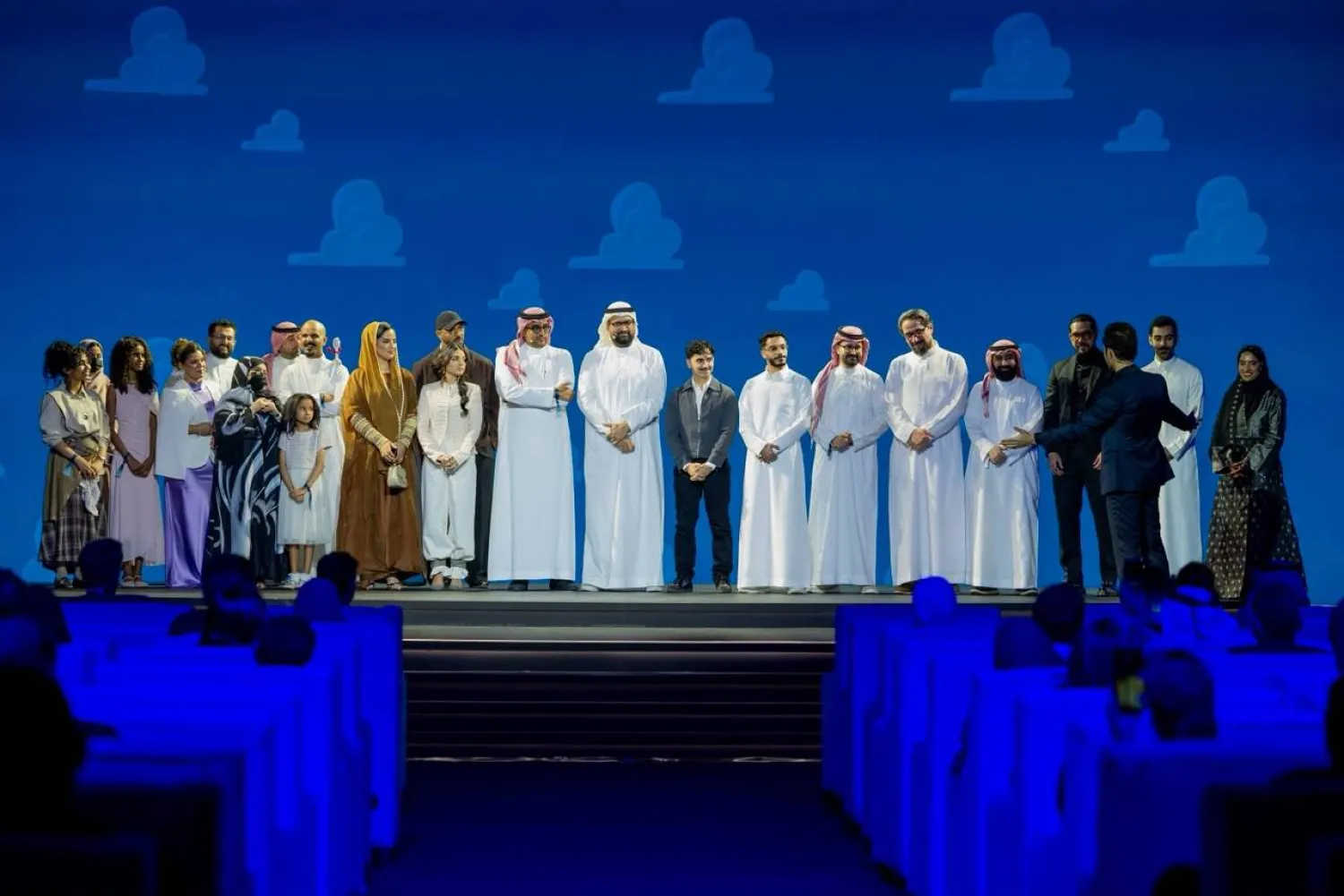 الفنانون السعوديون المشاركون في أداء أصوات شخصيات فيلم «حكاية لعبة 5» خلال حفل «ديزني+» في الرياض (الشرق الأوسط)