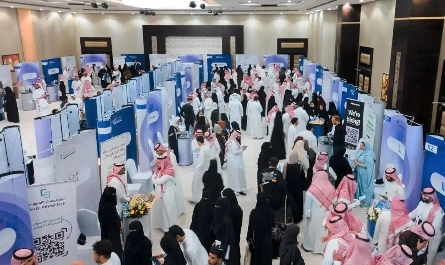 أحد معارض التوظيف التي تجمع الشركات مع الباحثين عن العمل في السعودية (الشرق الأوسط)