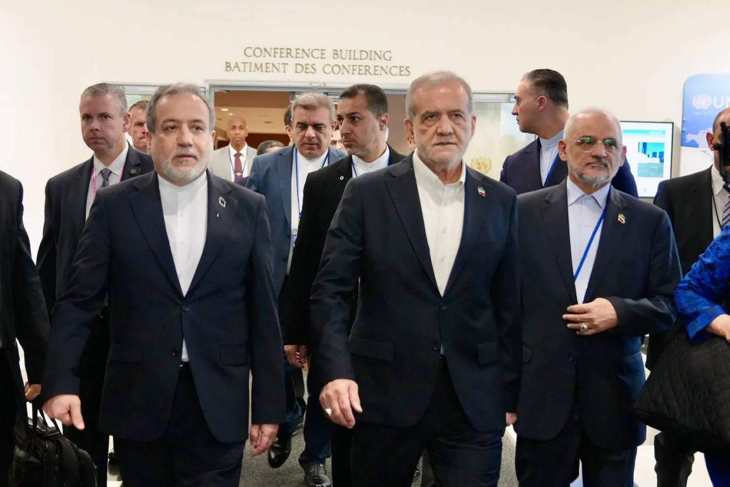الرئيس الإيراني مسعود بزشكيان ووزير خارجيته عباس عراقجي على هامش أعمال الجمعية العامة في نيويورك (الخارجية الإيرانية)