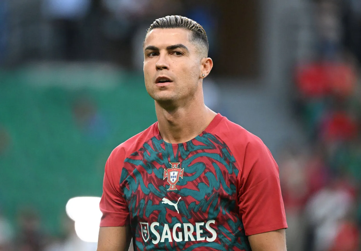 كريستيانو رونالدو خلال الإحماء قبل مباراة البرتغال وويلز في دوري الأمم الأوروبية (د.ب.أ)