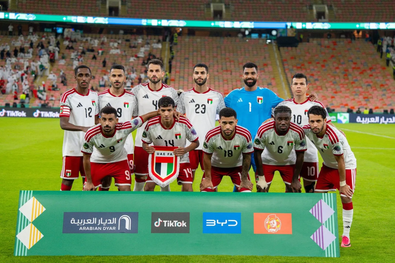 الأبيض الإماراتي بلغ نصف نهائي البطولة (المنتخب الإماراتي) 
