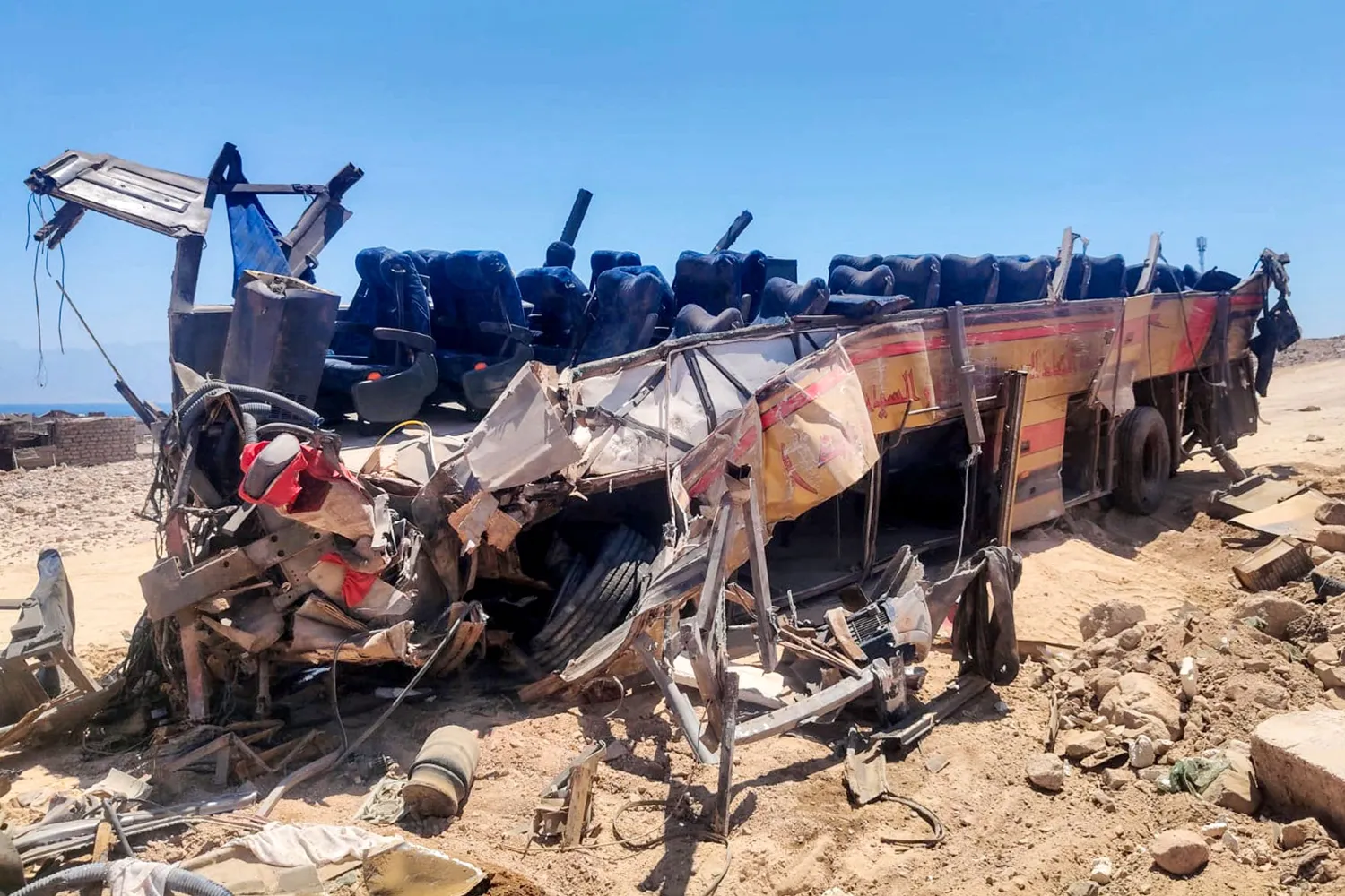  The wreckage of a passenger bus that overturned on the Dahab-Nuweiba road is pictured at the site of the crash in Egypt's South Sinai province on September 2, 2026. (AFP)