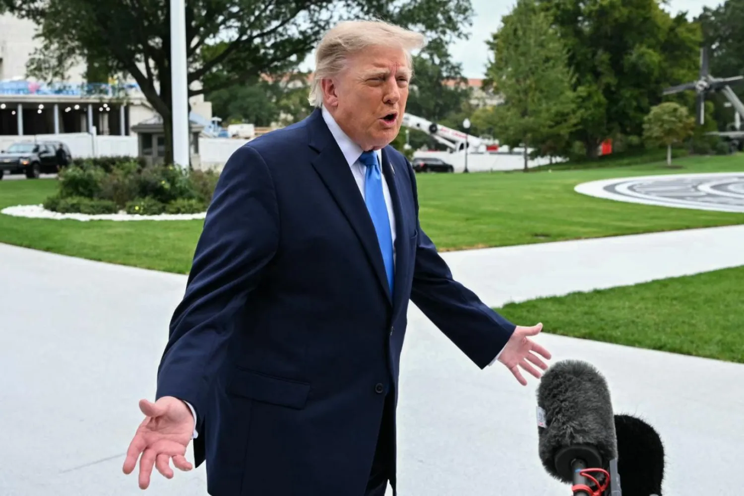 2026 ara seçimlerine sadece haftalar kala Başkan Donald Trump'ın şimdiye kadarki en düşük onay oranını gören Cumhuriyetçilerin "triaj" modunda olduğu ve Demokratların Kongre'deki kazanımlarını sınırlamayı umdukları bildiriliyor (AFP)