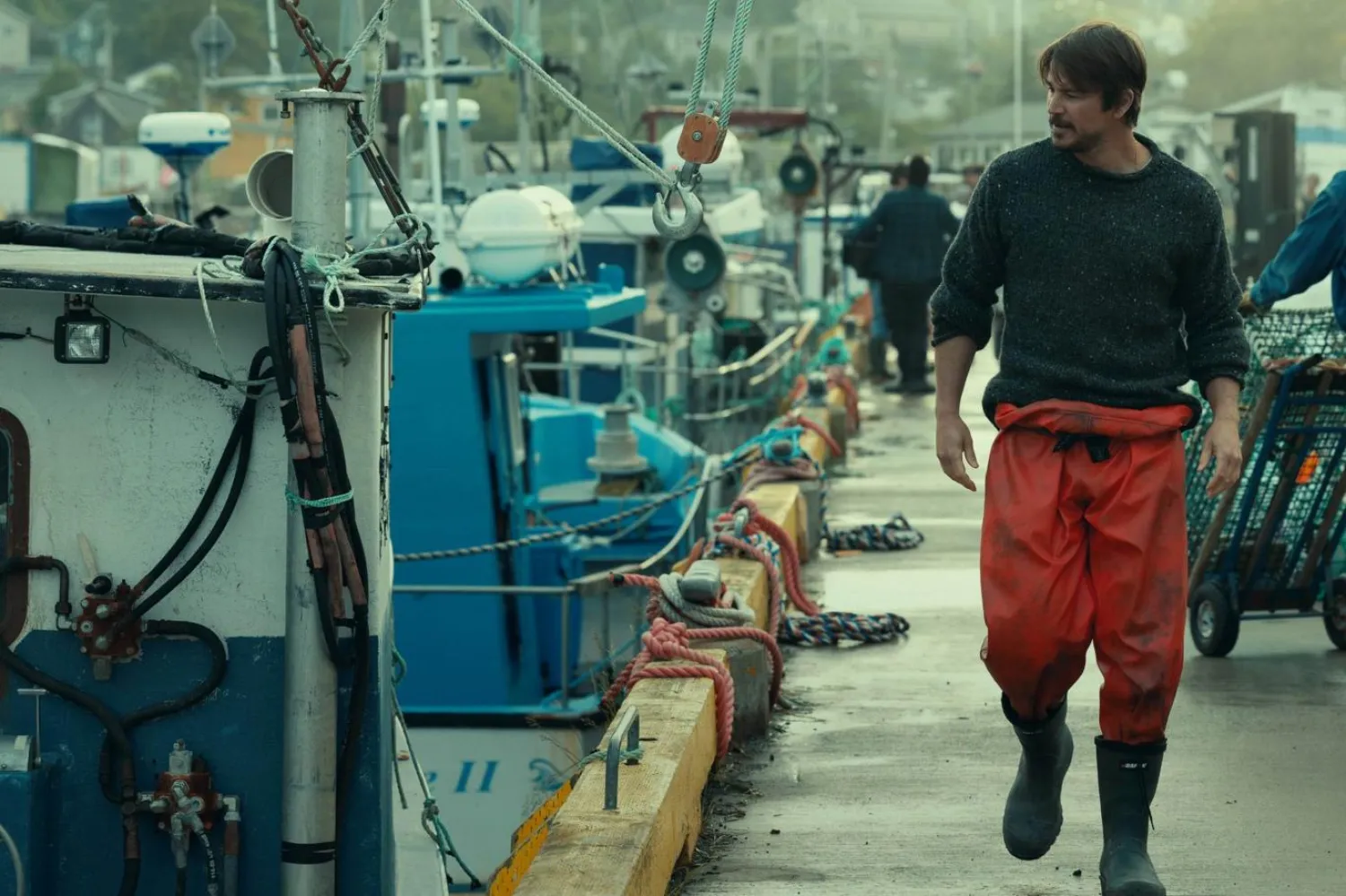 Josh Hartnett, Netflix’in yeni gerilim dizisi Below'da gizemli bir deniz yaratığıyla mücadele eden sert mizaçlı bir balıkçı rolünü üstleniyor (Netflix)