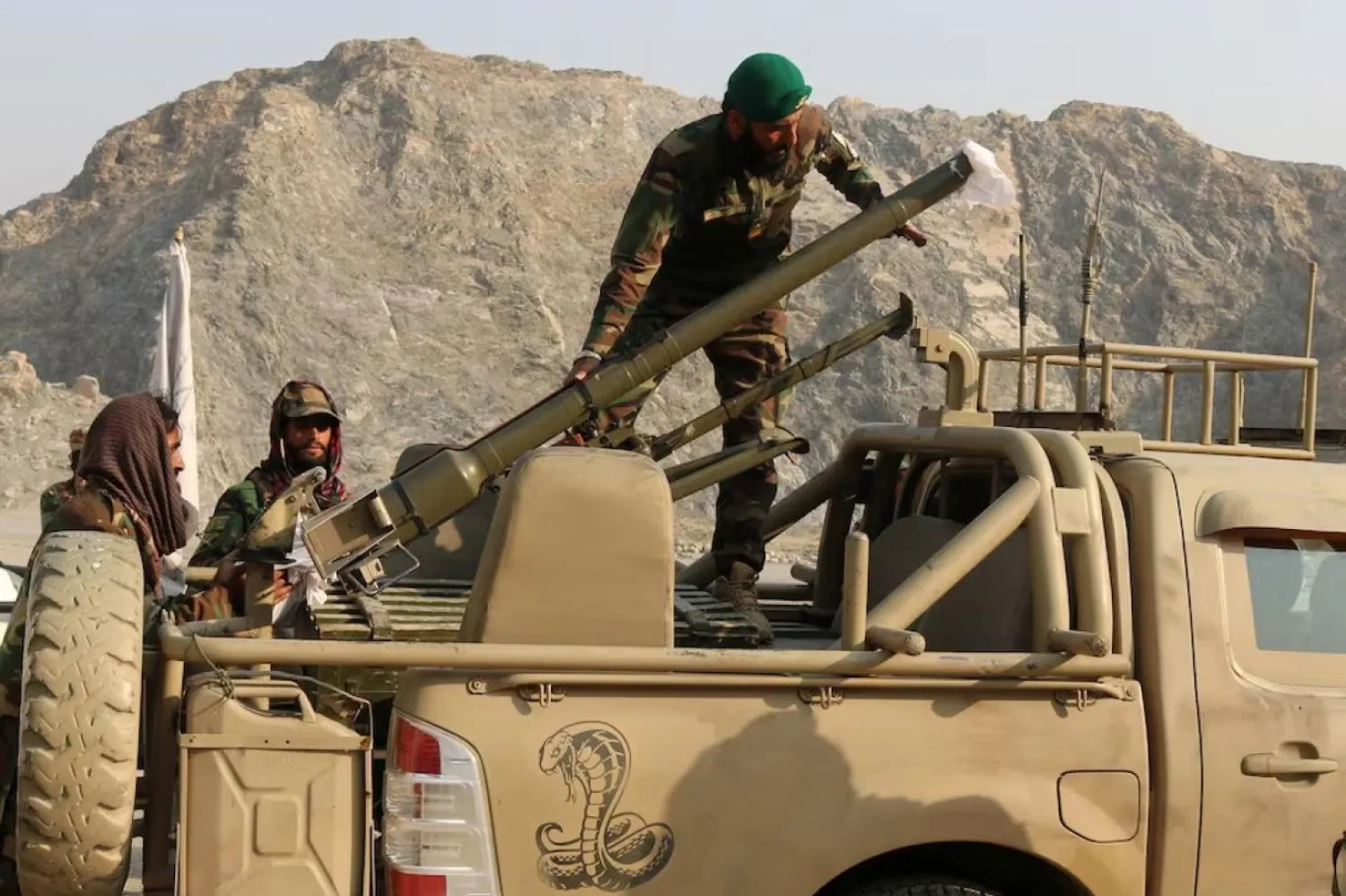 Sınırdaki çatışmaların tekrar alevlenmesinin ardından Pakistan da Afganistan da geri adım atmıyor (Reuters)