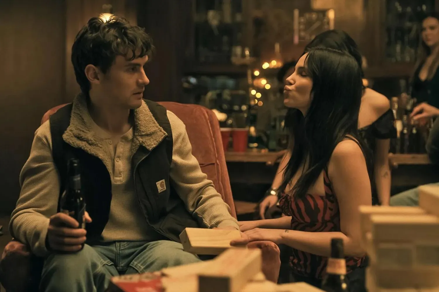 25 yaşındaki Inde Navarrette (sağda), Saplantı'daki Nikki performansı ve yüz ifadeleriyle viral bir fenomene dönüştü (Focus Features)