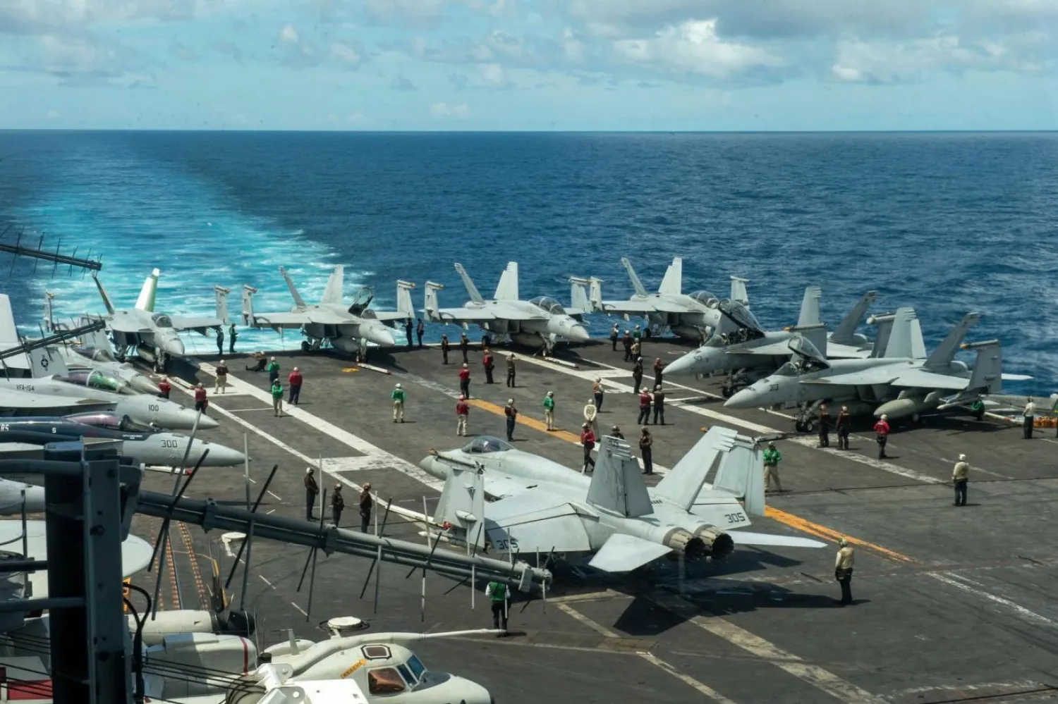 Pentagon, USS Theodore Roosevelt uçak gemisiyle 9 bin askeri daha Basra Körfezi'ne göndermişti (AP)