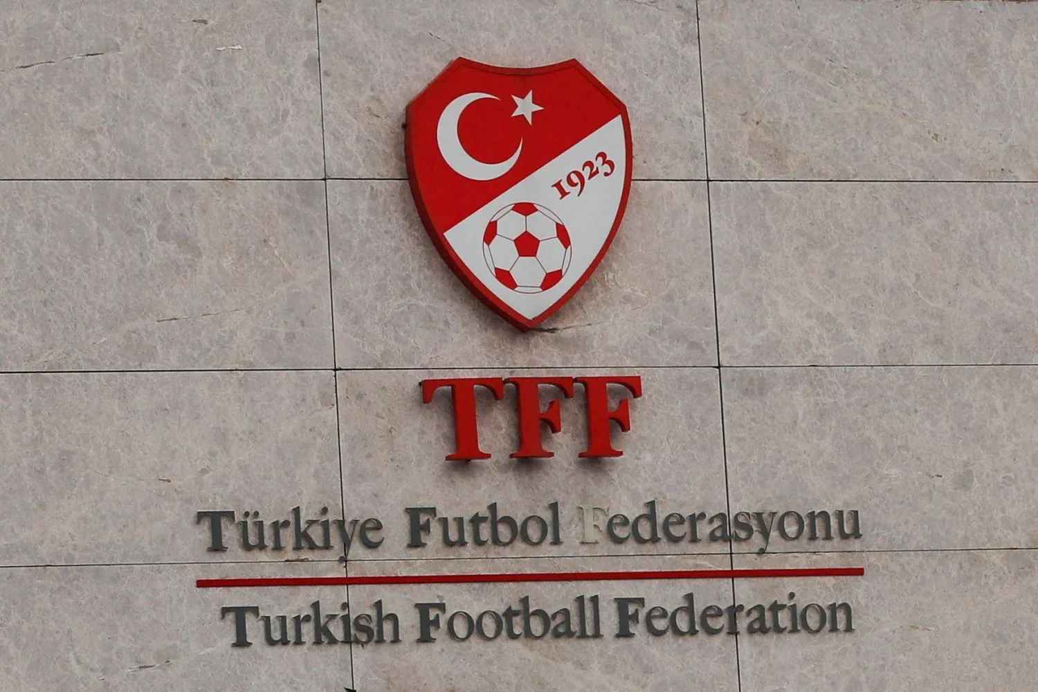 أحال الاتحاد التركي لكرة القدم نحو 450 مسؤولاً في الأندية من بينهم بعض أبرز المسؤولين بالبلاد (الاتحاد التركي لكرة القدم)