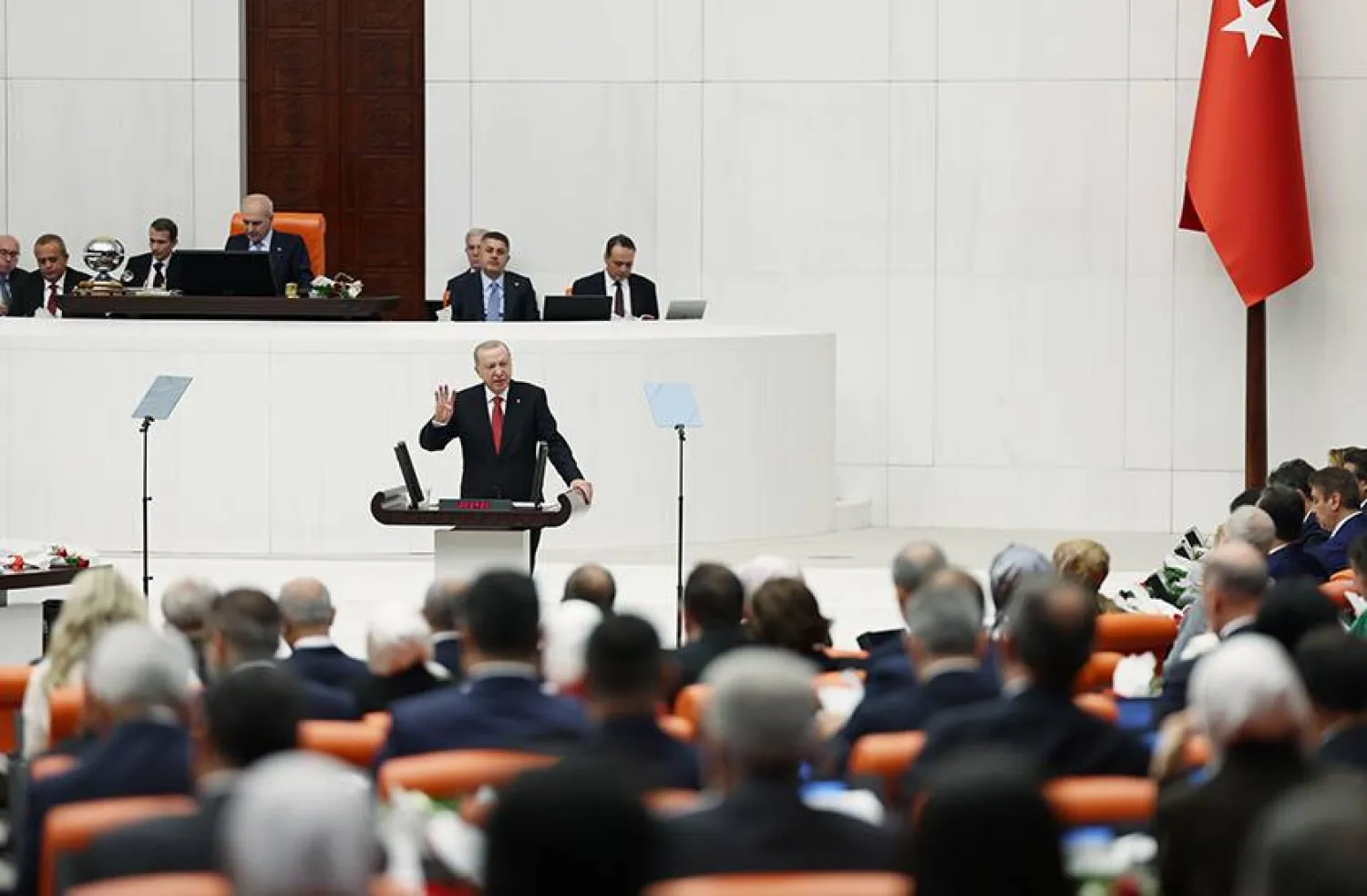 الرئيس التركي رجب طيب إردوغان متحدثاً في الجلسة الافتتاحية للدورة البرلمانية الجديدة (الرئاسة التركية)