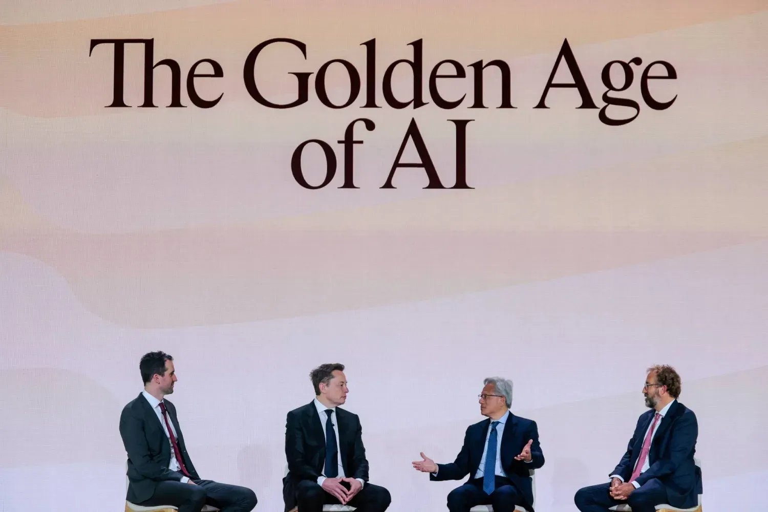 (foto altı) Yapay zekâ destekli yeni bir ABD hükümeti internet sitesinin lansman töreninde NVIDIA, Tesla, Anthropic ve Atreides Management şirketlerinin CEO’ları, Washington, 29 Eylül 2026 (Reuters)