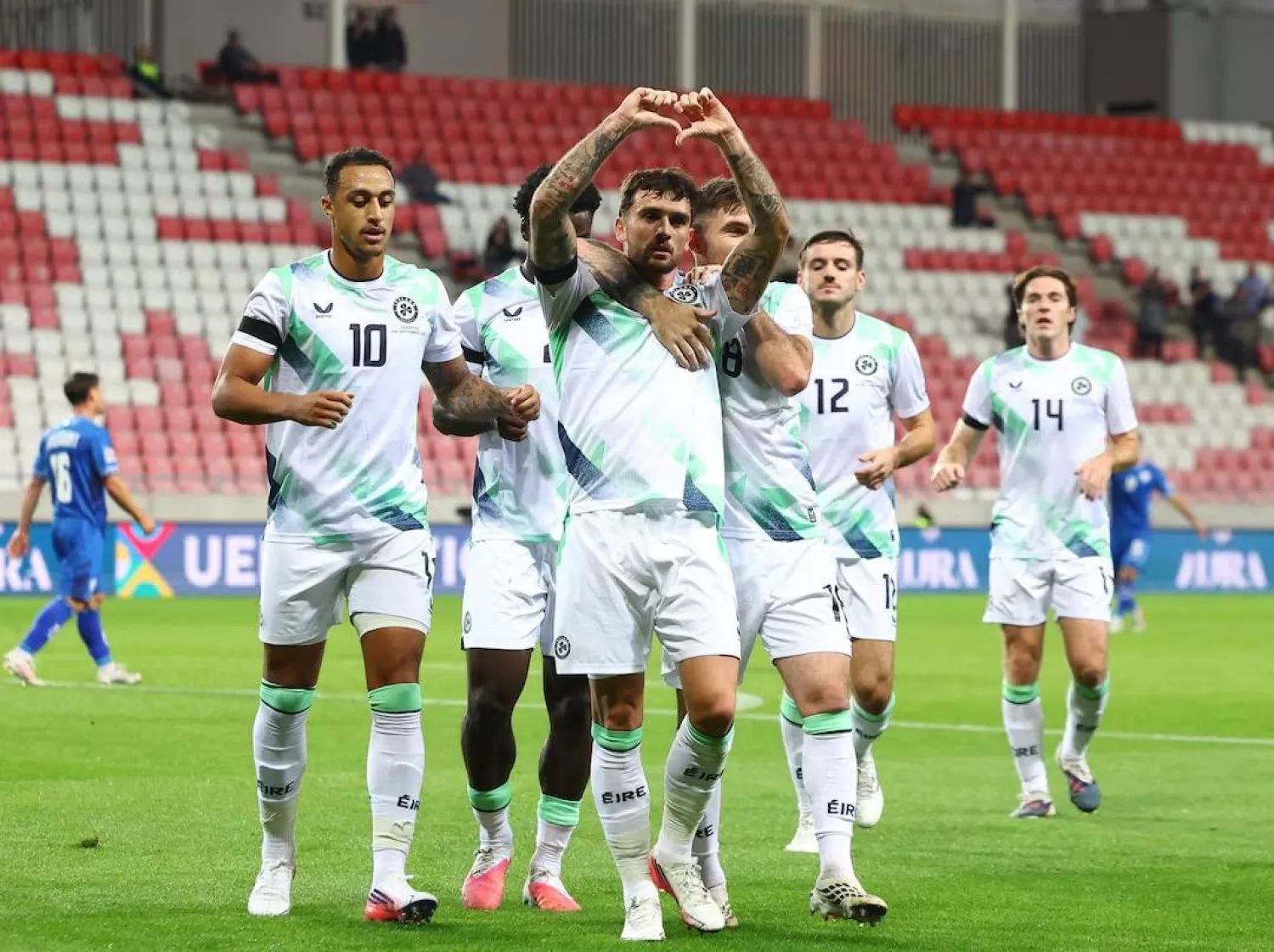 فوز آيرلندا في المواجهة الأولى على إسرائيل 3-0 (رويترز)